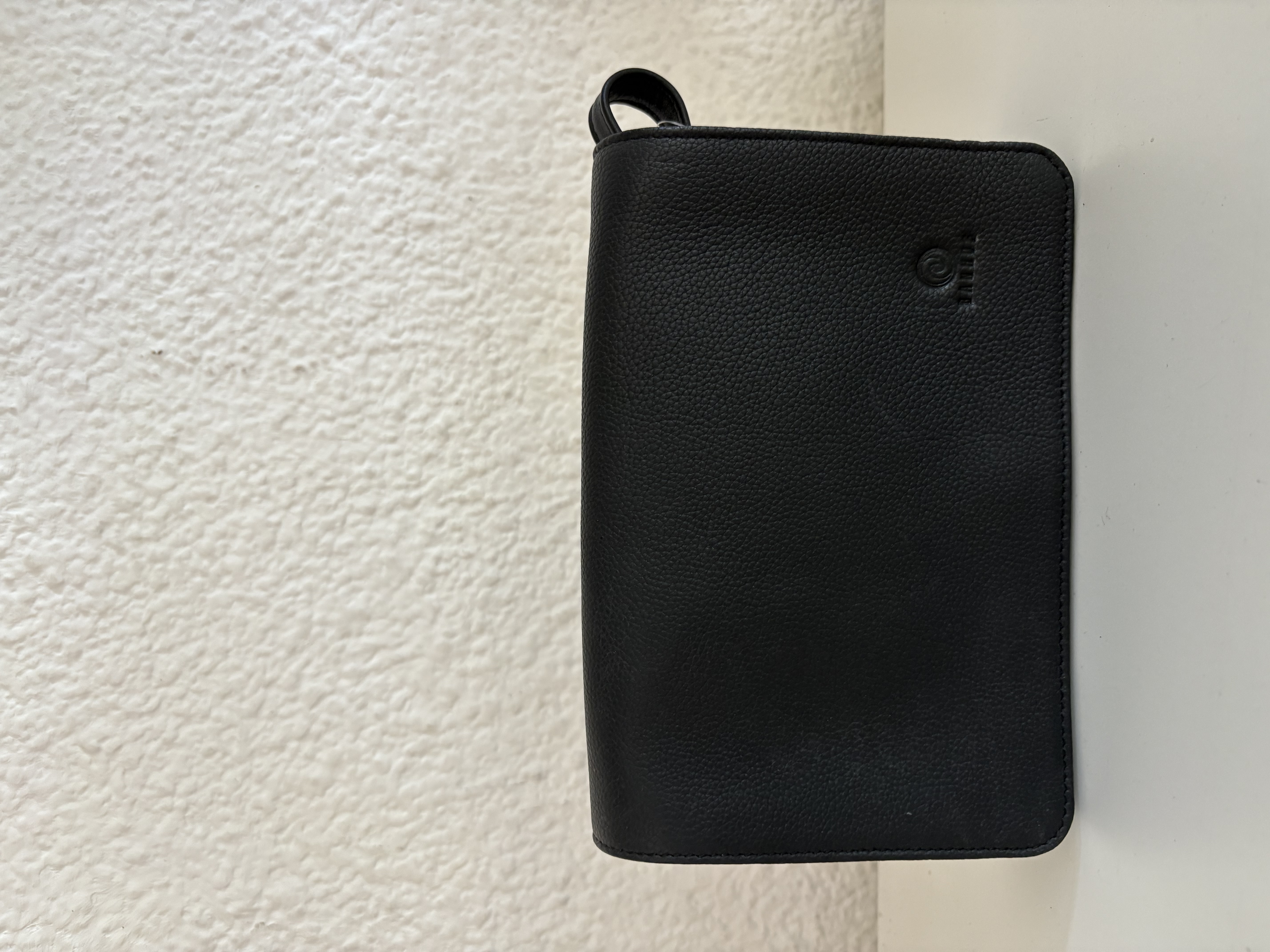 Bolso de cuero , clásico, ligero en color negro