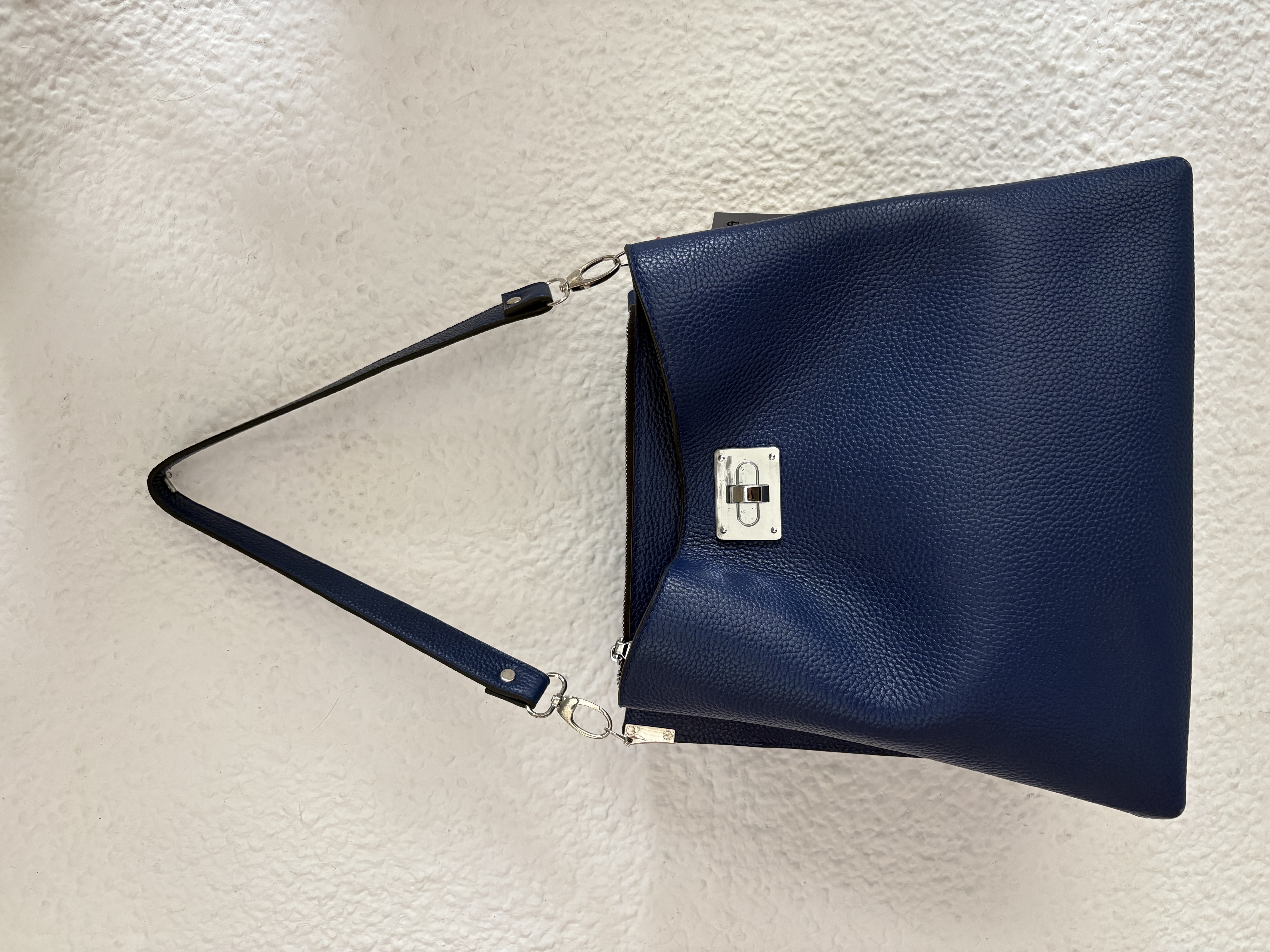 BOLSO CHARLESTON CON AUTOMATICOS Y CREMALLERA CENTRAL 2409