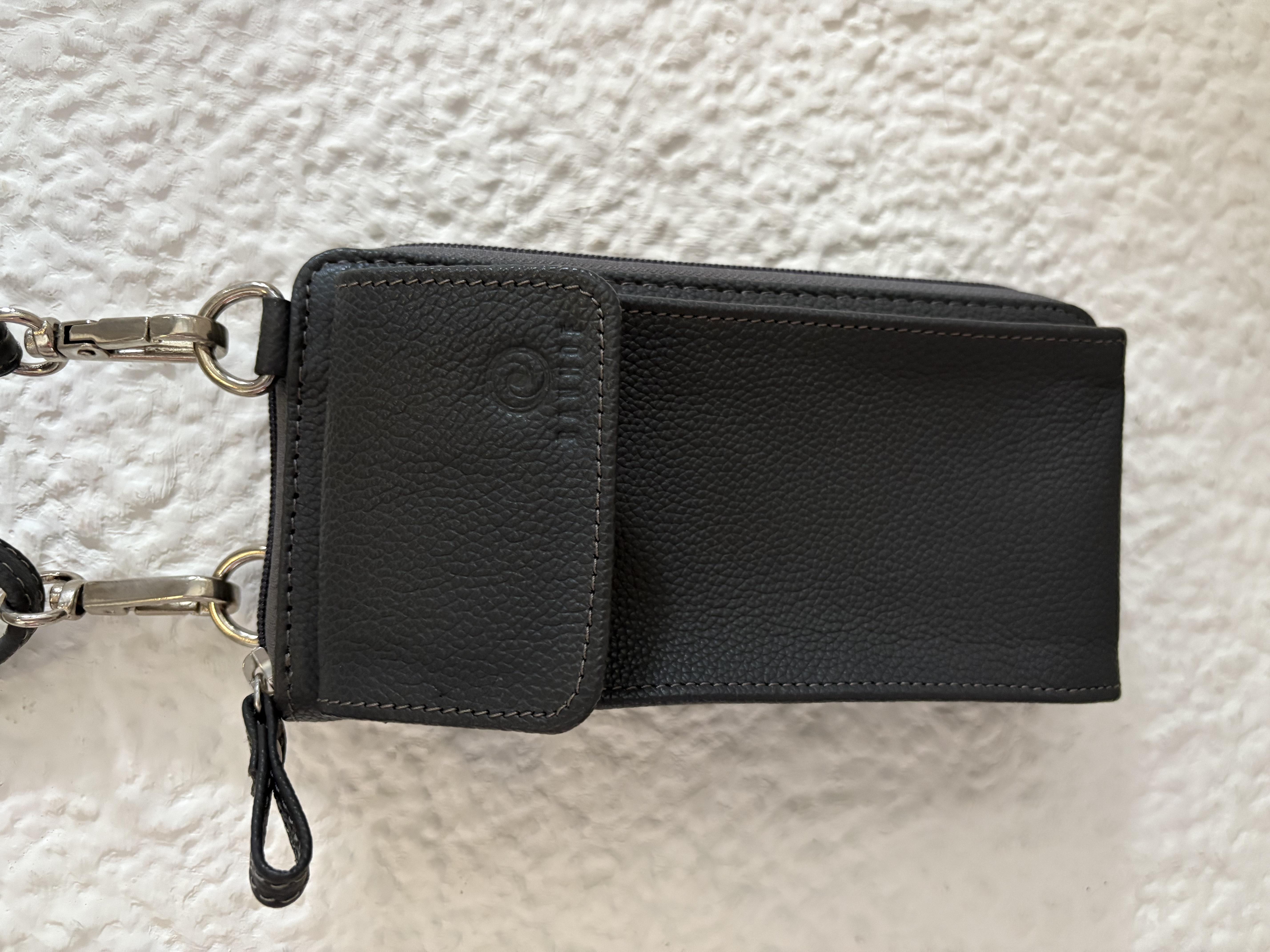 B2405N - Cartera de cuero negro