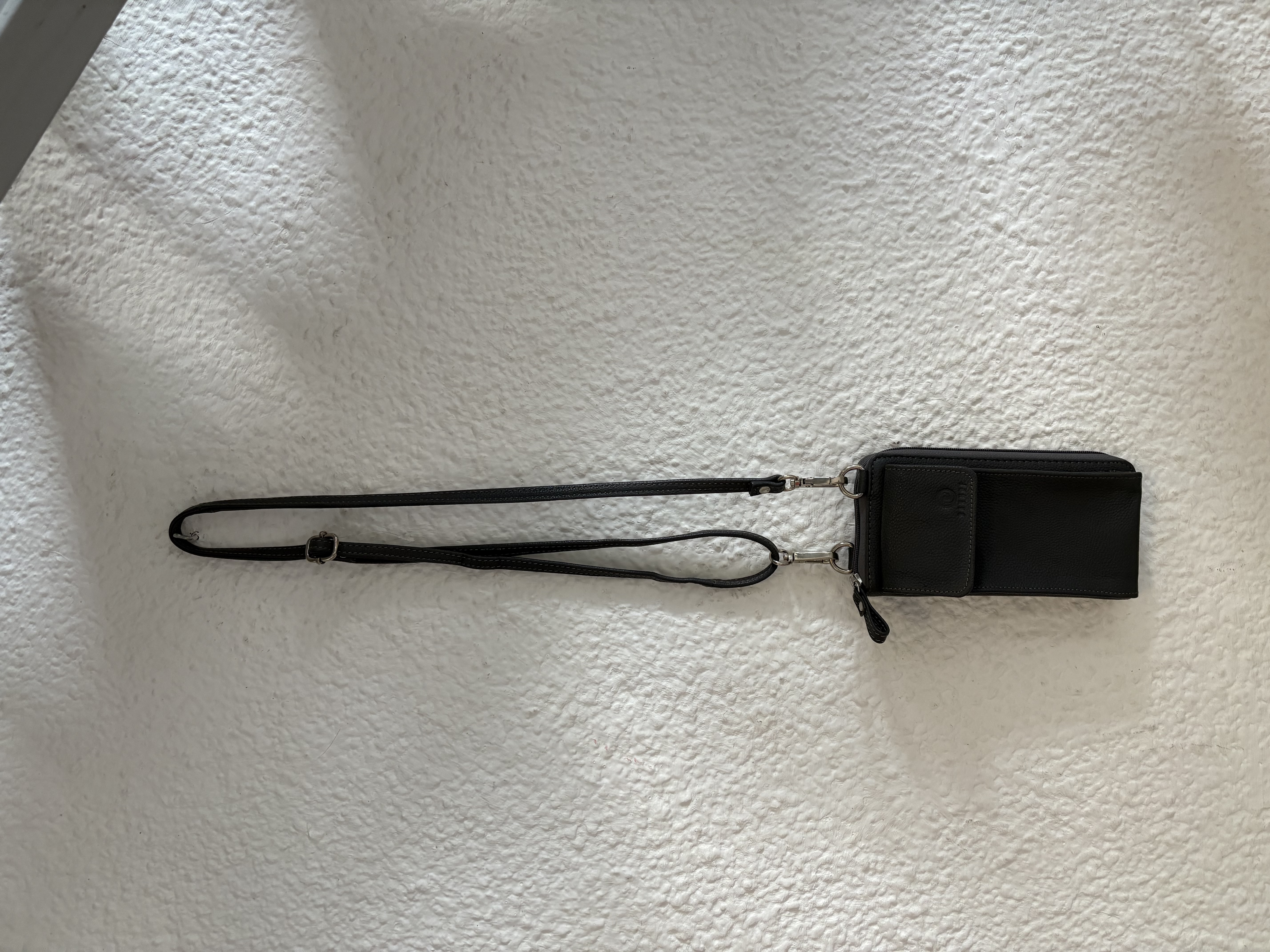 B2405N - Cartera de cuero negro