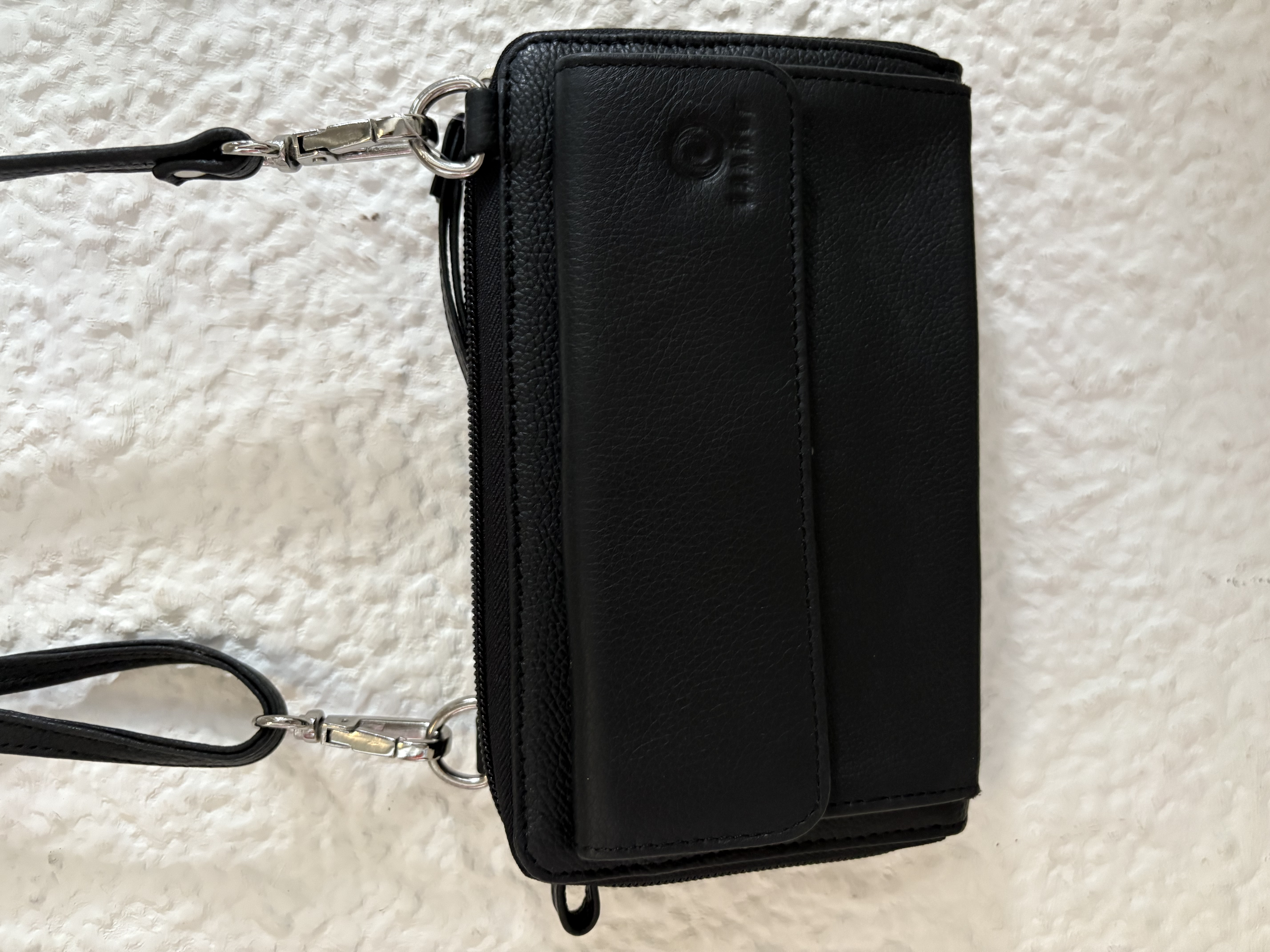 B05  BOLSO MEDANO NEGRO MUJER CON TIRA AJUSTABLE Y PARA CRUZAR