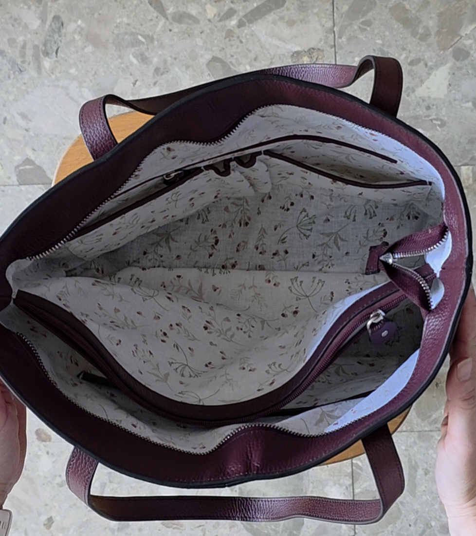 2410 - BOLSO LOUI CON AUTOMATICOS Y CREMALLERA CENTRAL  - TOTE BAG. 