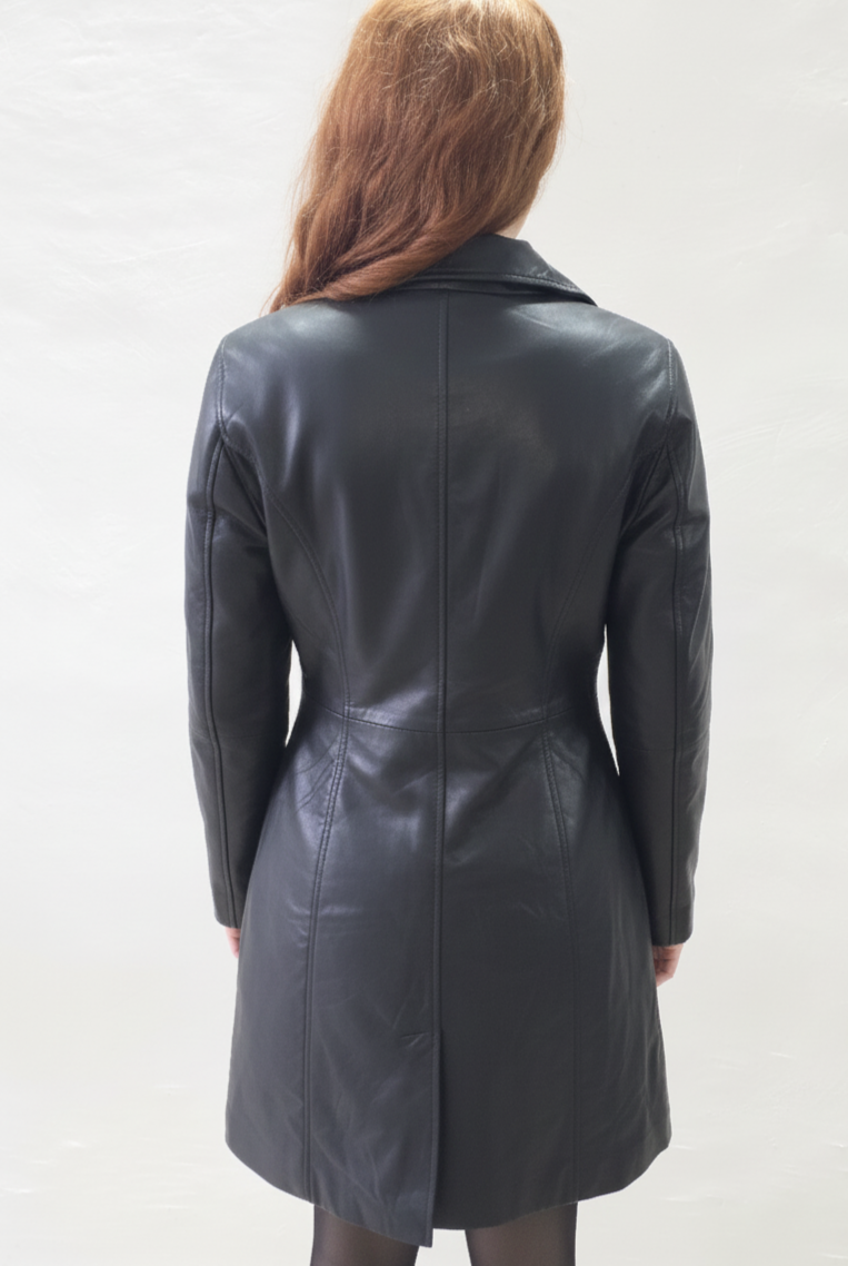 572 - Abrigo de cuero negro