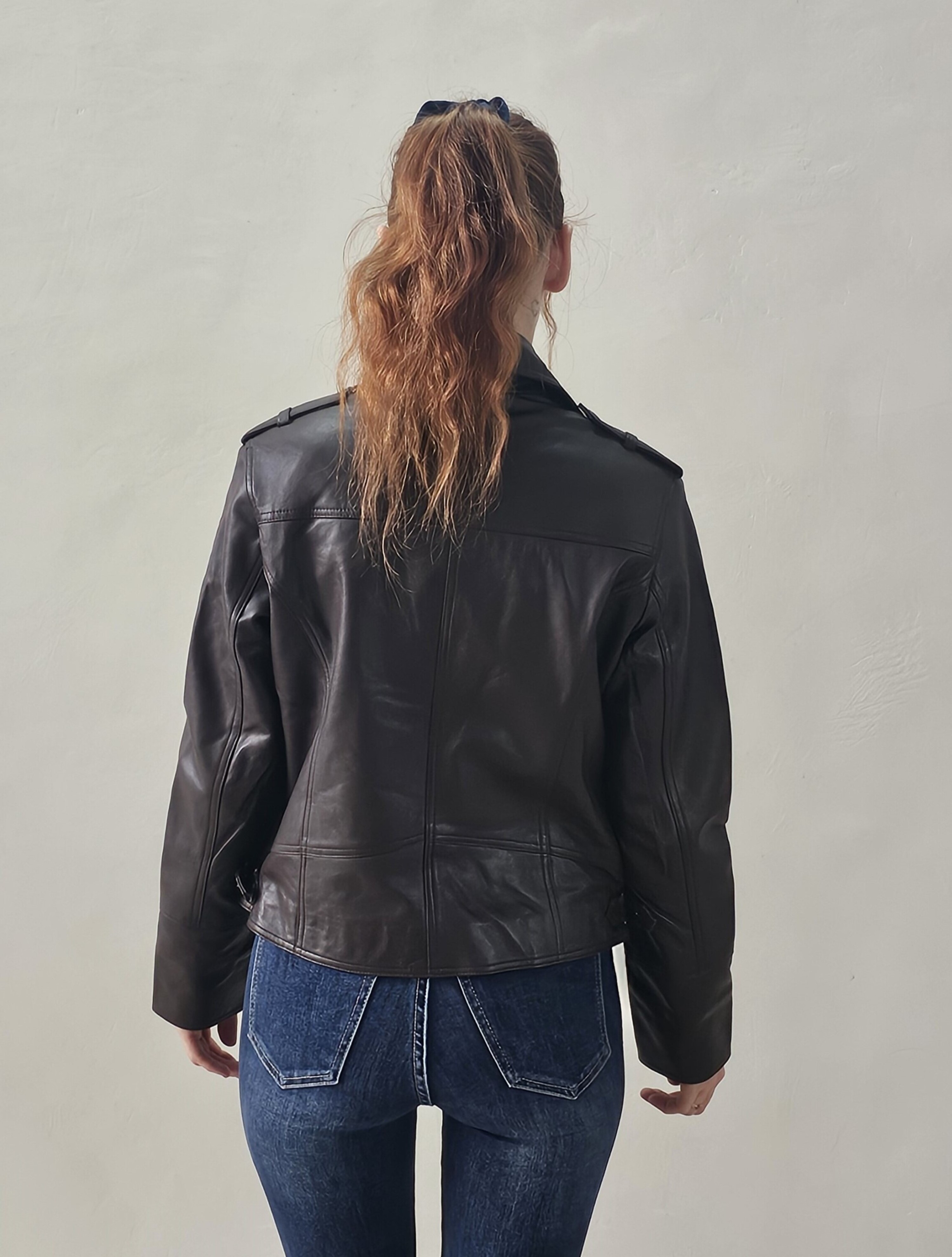 292 -  Cruzada mujer color marron con hebillas en el lateral