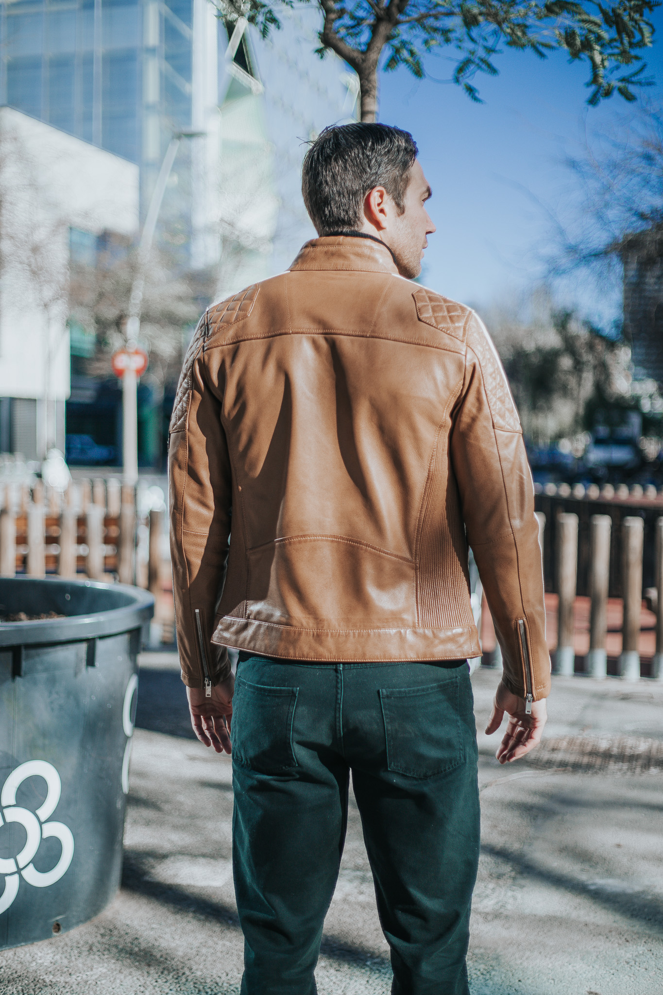 MOTERA HOMBRE CON PARCHERS