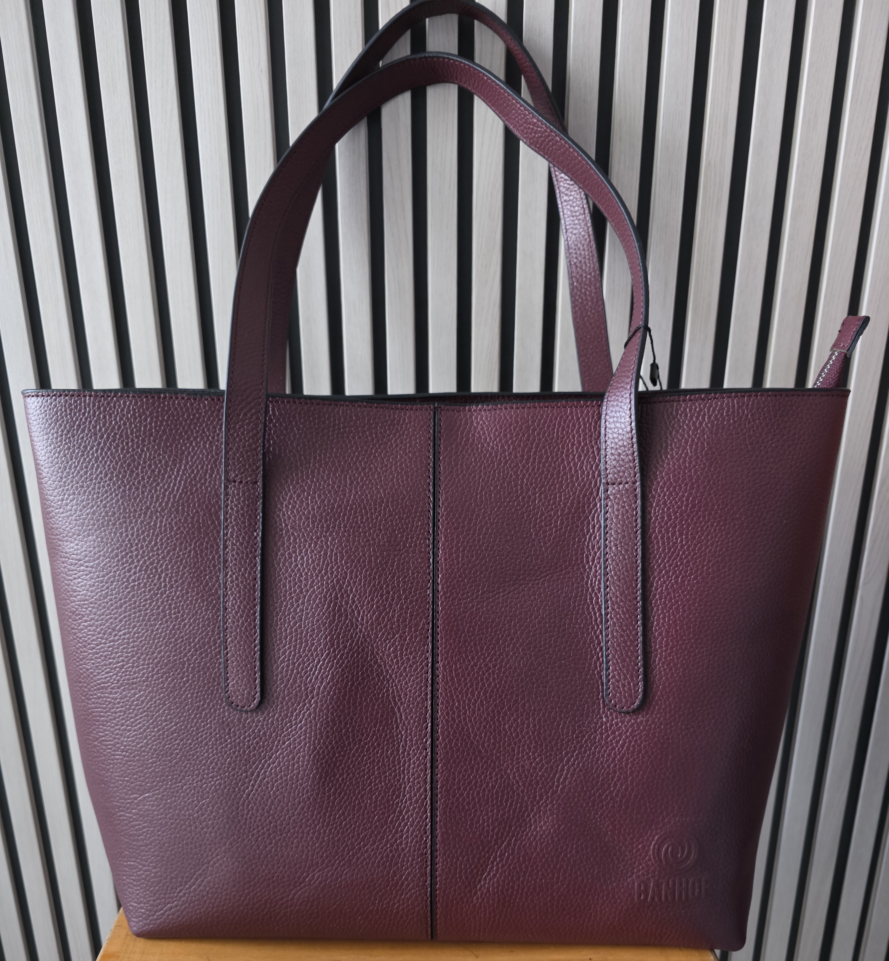 2410 - BOLSO LOUI CON AUTOMATICOS Y CREMALLERA CENTRAL  - TOTE BAG. 