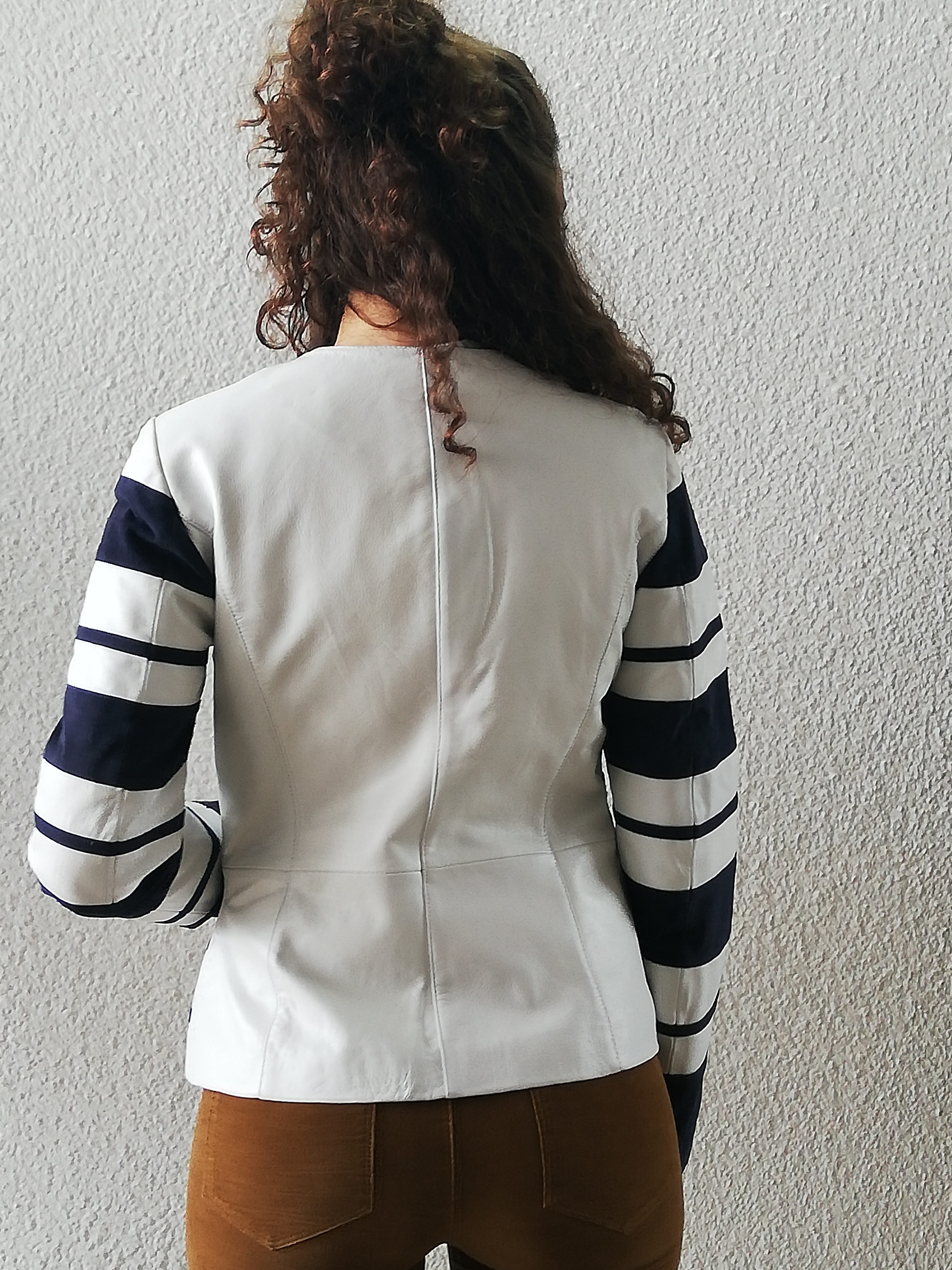 2056 - Chaqueta de rayas blancas y negras