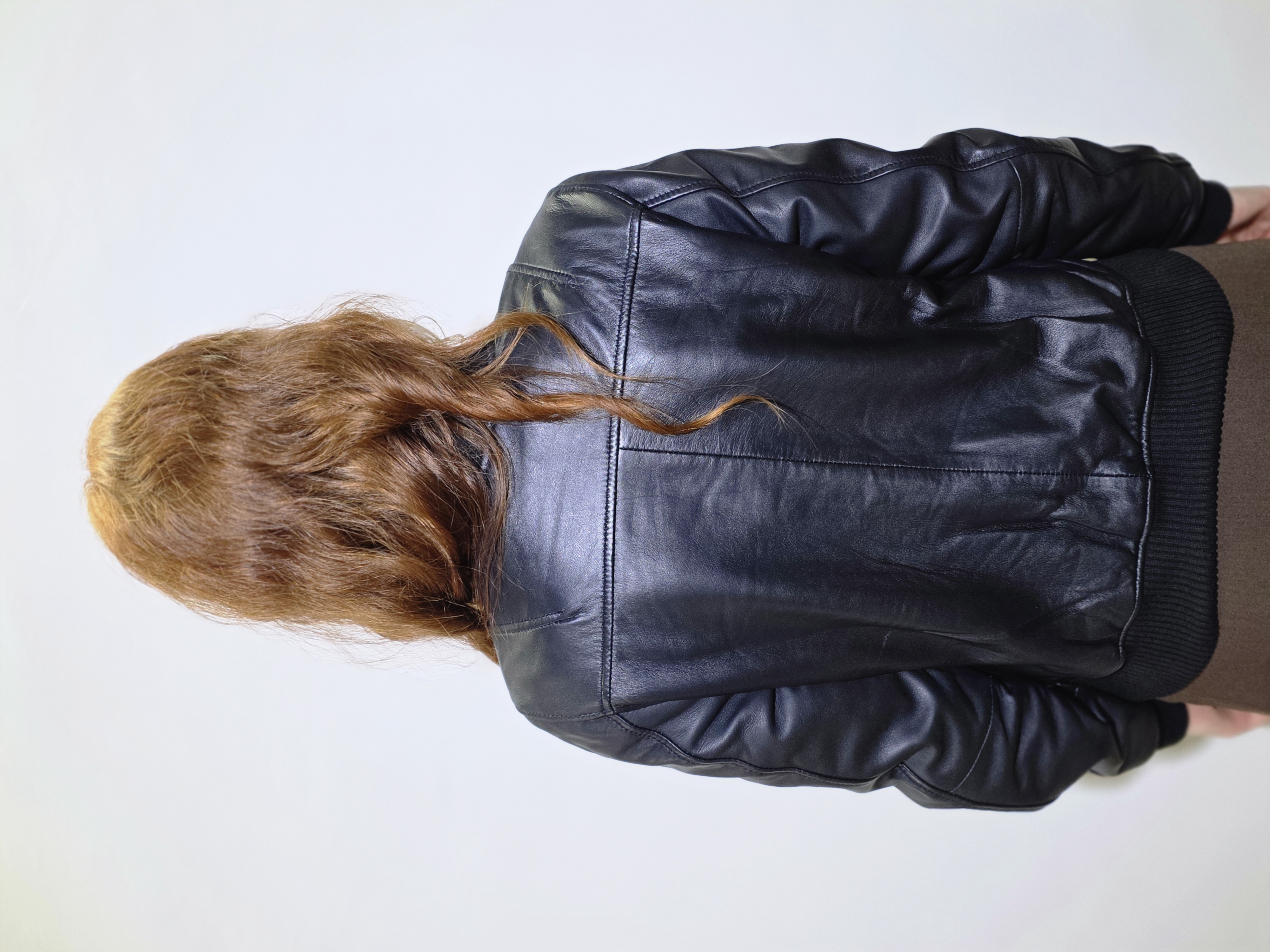 016 - Bomber de cuero negra