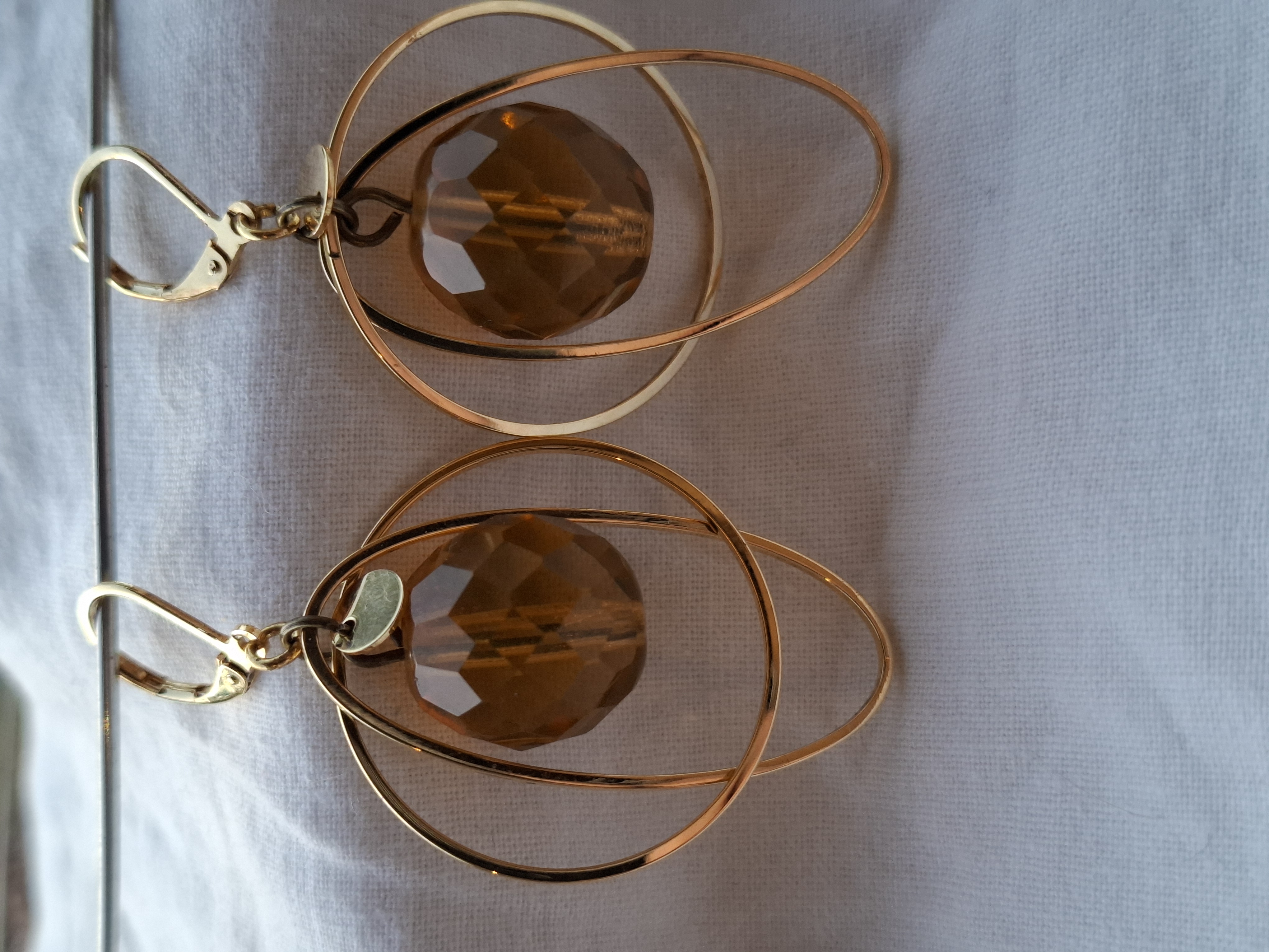 Paire de boucle d'oreille en verre enrichi à l'uranium