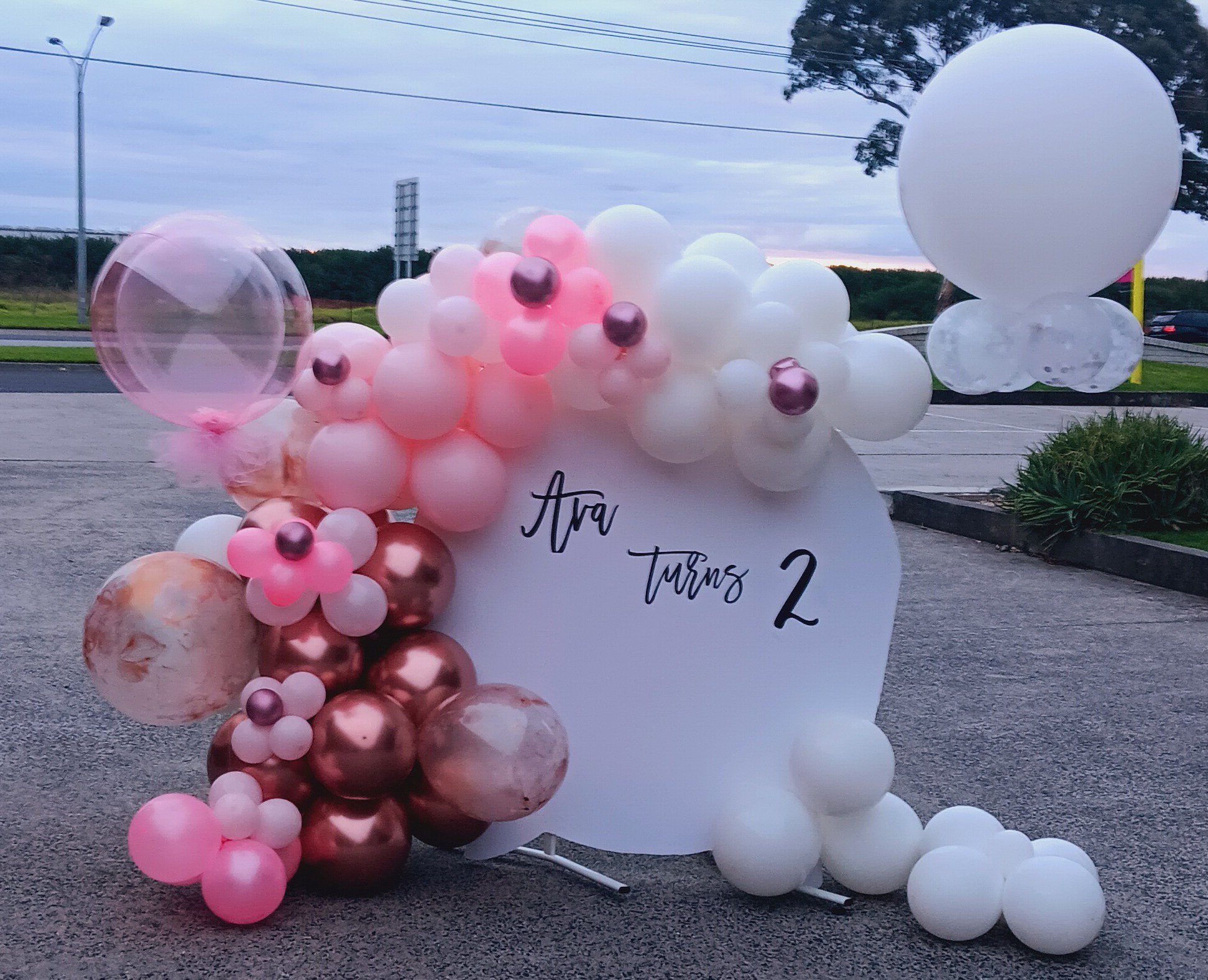 Kids Balloon Garland w/Backdrop (1-5yr old)