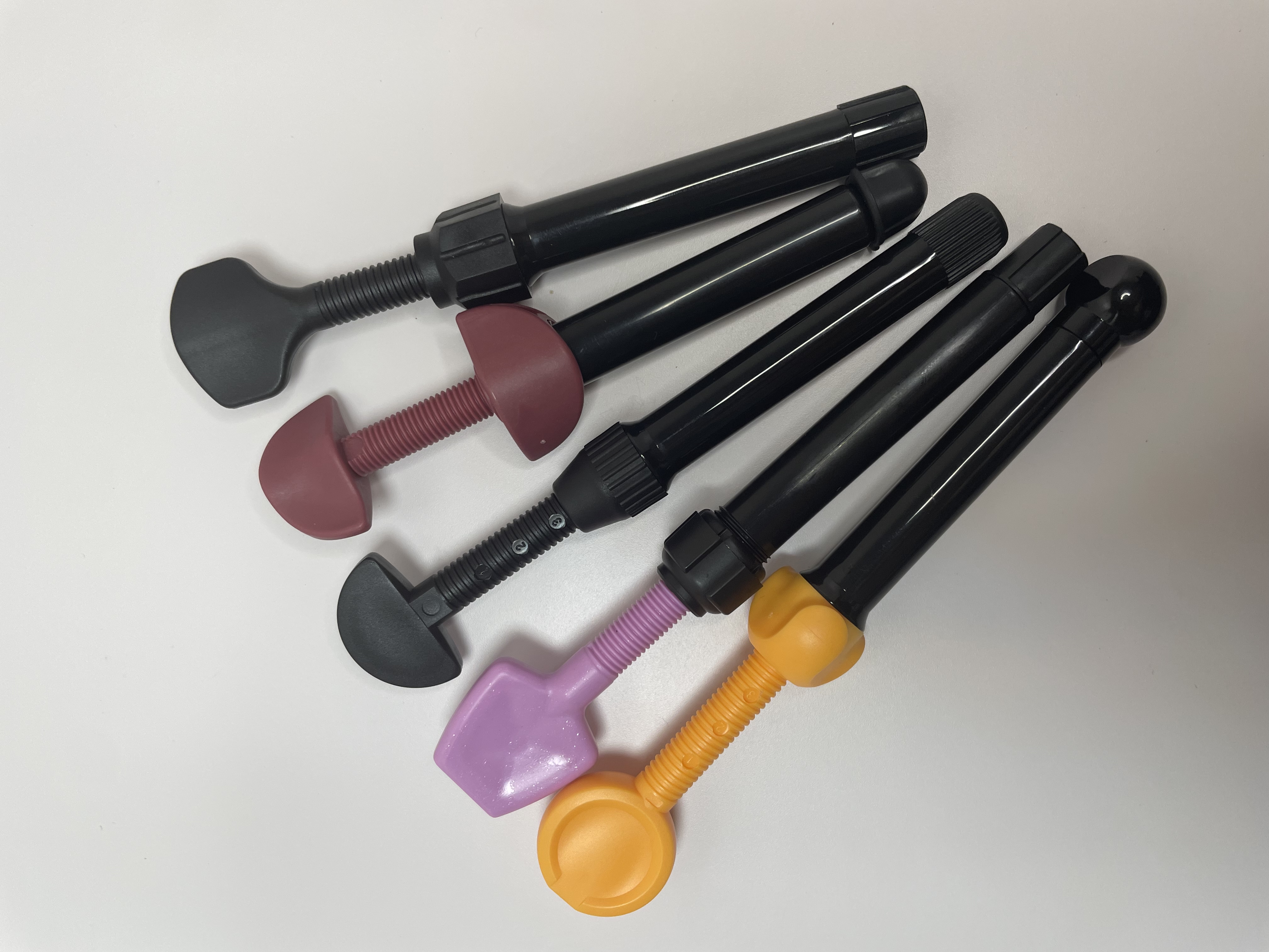 Dental composite resin 4g black syringe with screw plunger