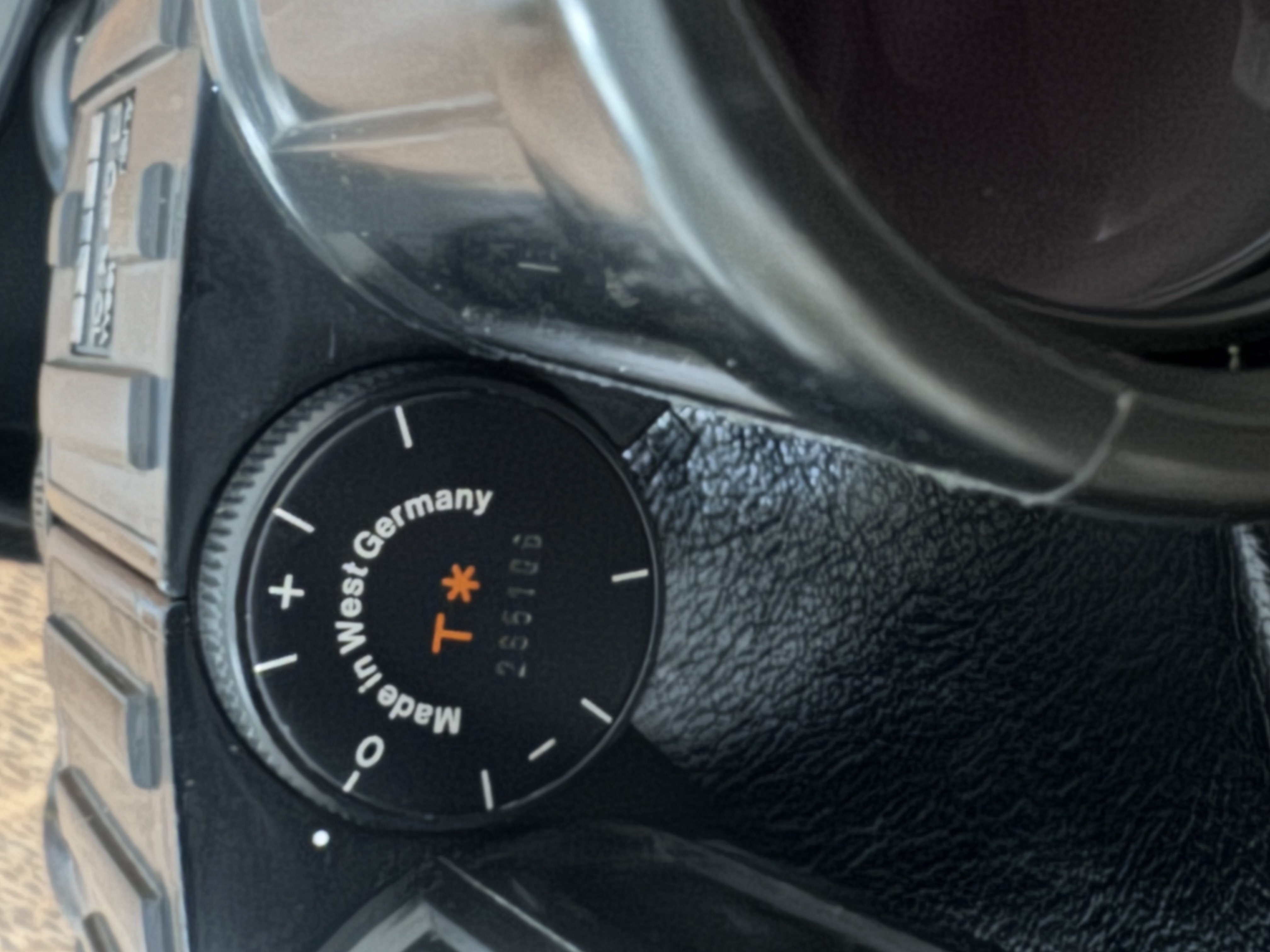 Carl Zeiss 10x40 Rubber Armoured Binoculars