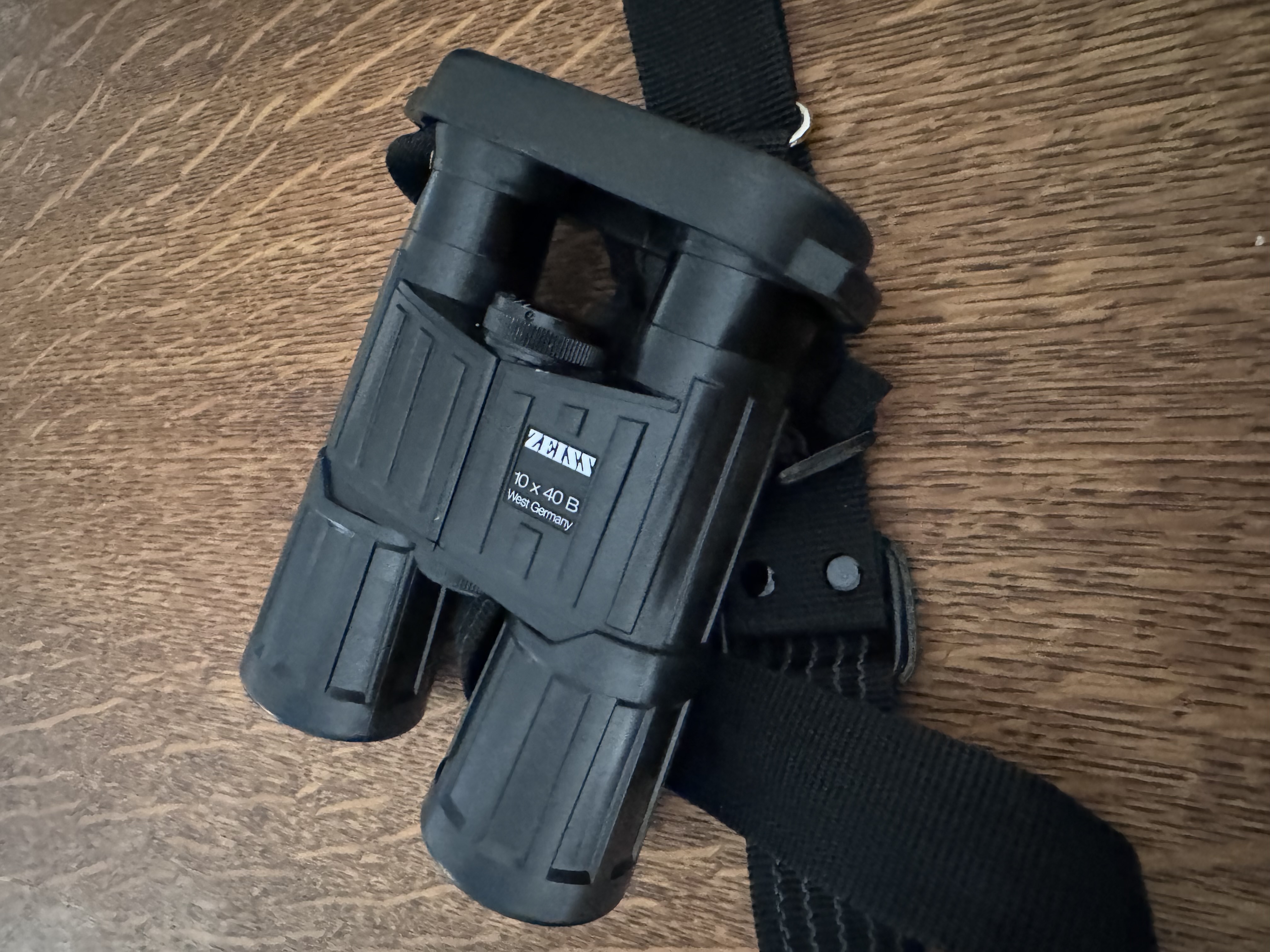 Carl Zeiss 10x40 Rubber Armoured Binoculars