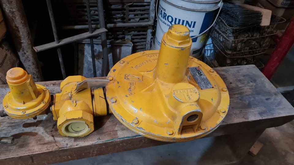 regulador de presión de gas de la marca MEQA, tipo S-248.