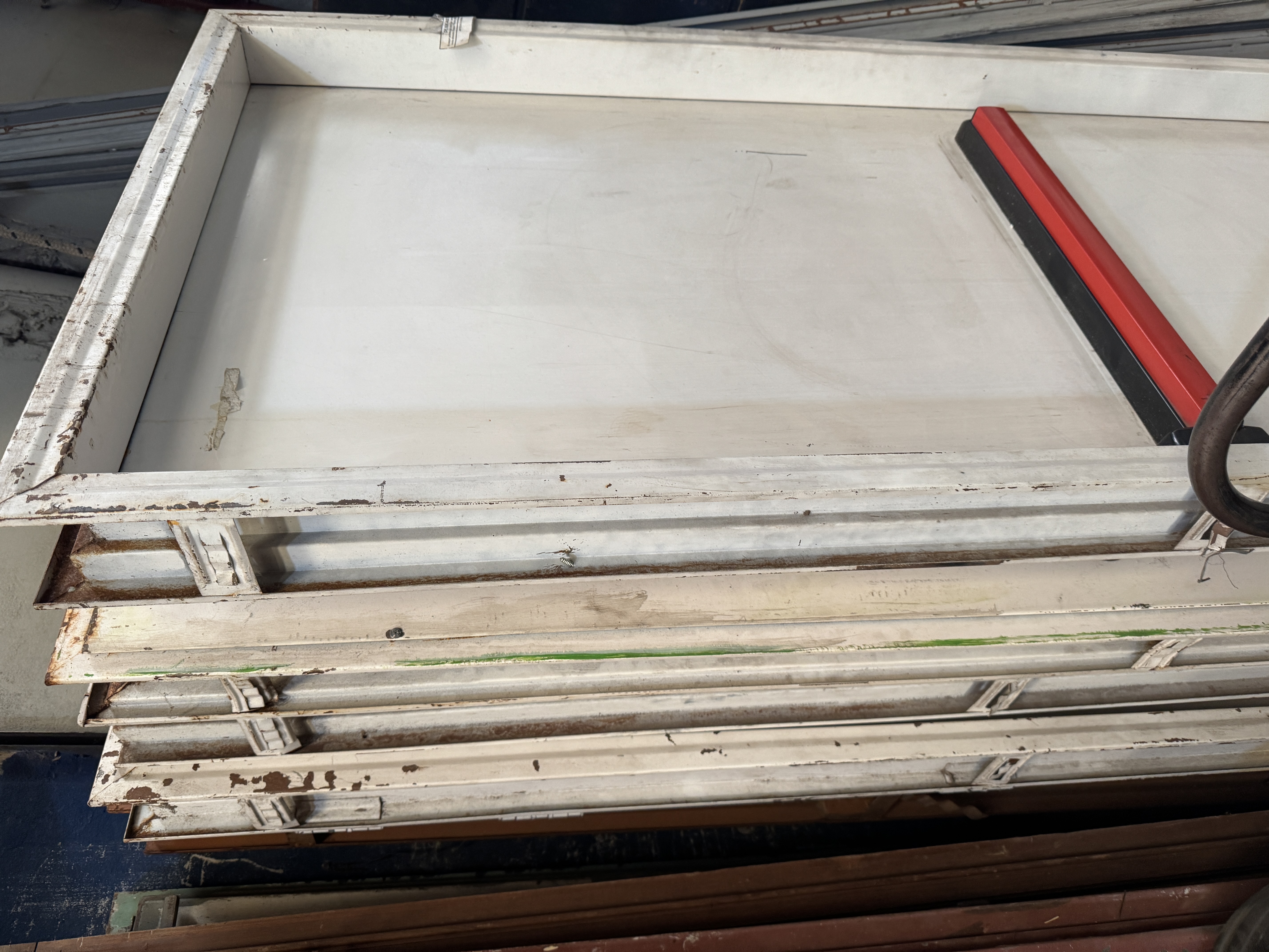 Puerta de chapa reforzada con cerradura antipático 