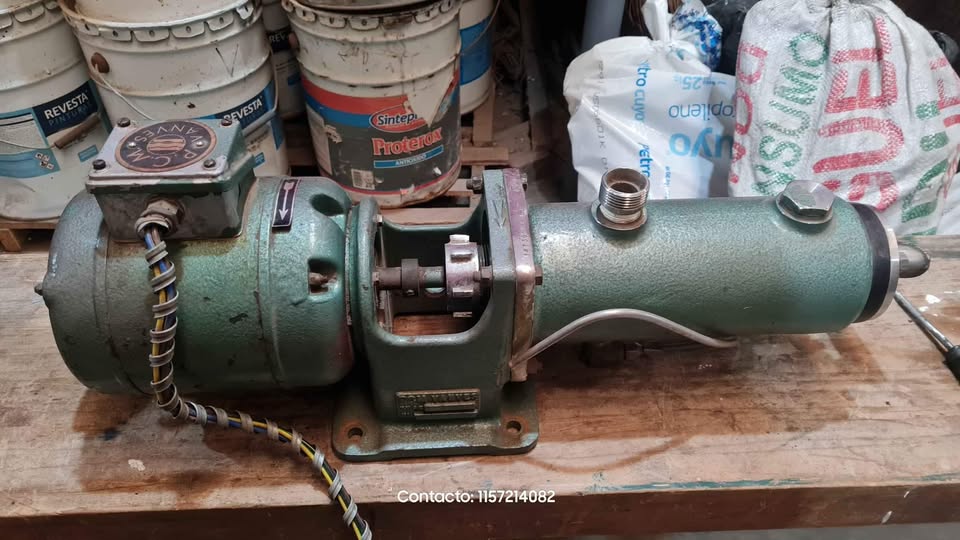 bomba industrial con motor eléctrico de la marca L. Bernard, modelo GT/424