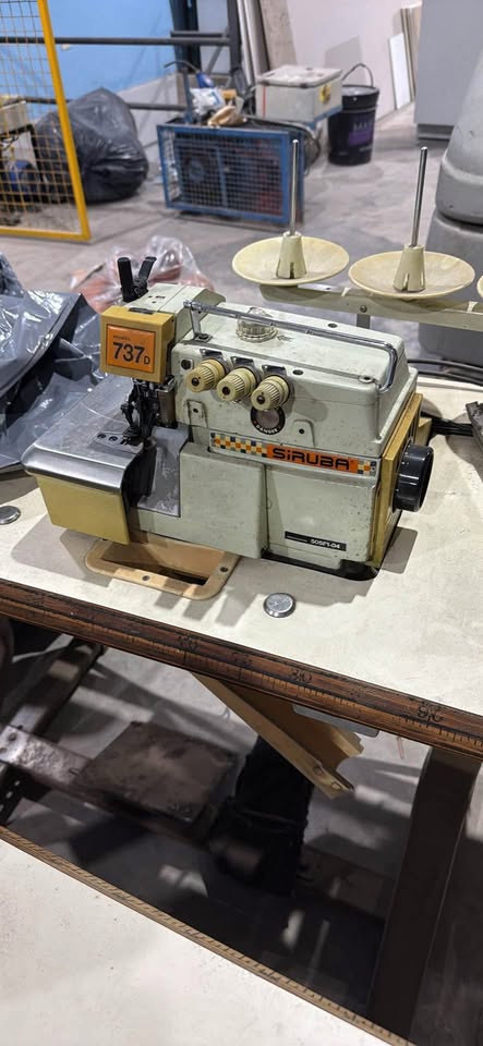 3 máquinas usadas 1 recta Mitsubishi  1 siruba 737d  1 yamato dcy 109
