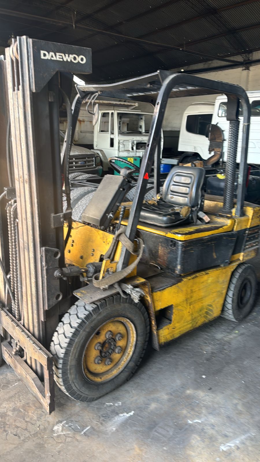 Lote de 4 autoelevadores 2 DAEWOO Dossan - 1 TOYOTA 2.5 TN- 1 HELI de 2.5TN