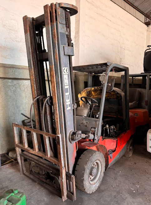 Lote de 4 autoelevadores 2 DAEWOO Dossan - 1 TOYOTA 2.5 TN- 1 HELI de 2.5TN