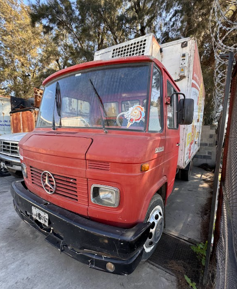 Camion mercedes 608D equipo de frio R502 