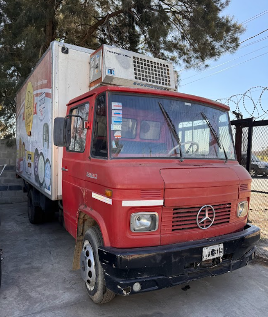 Camion mercedes 608D equipo de frio R502 