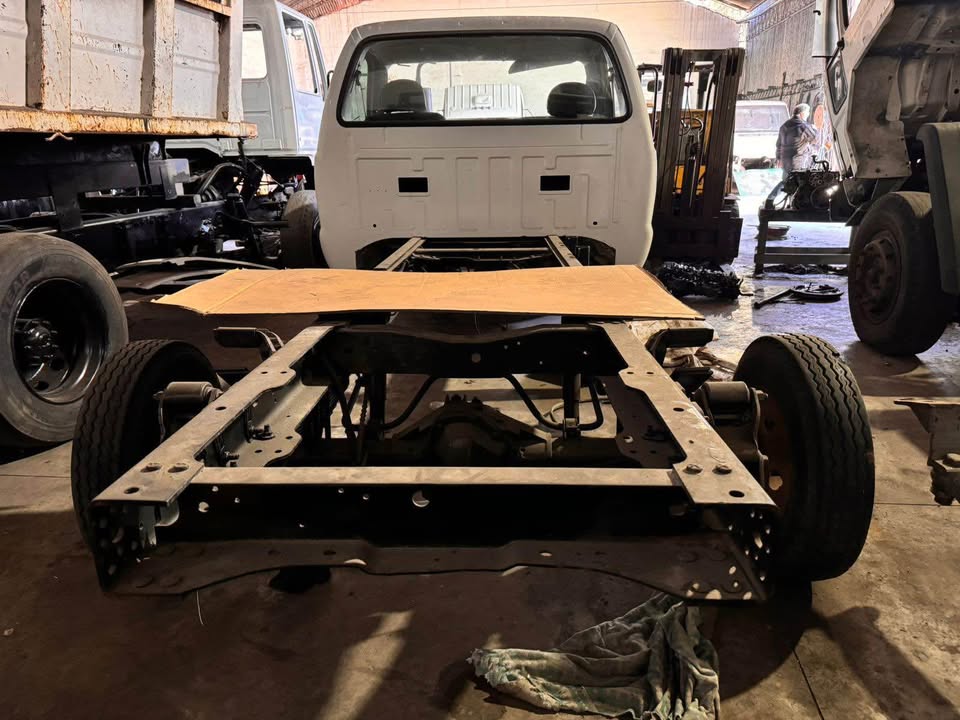 Ford 4000 con faltantes 