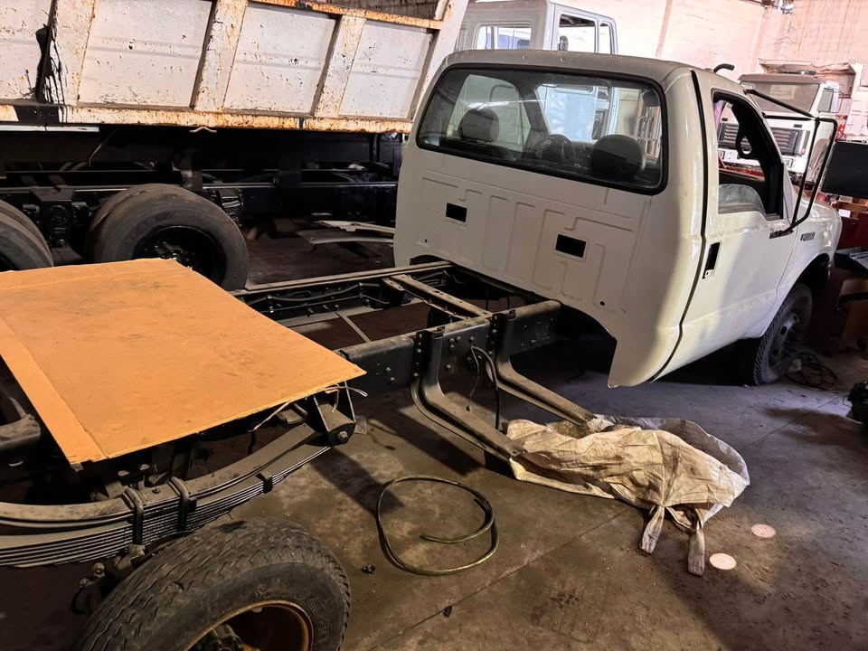 Ford 4000 con faltantes 