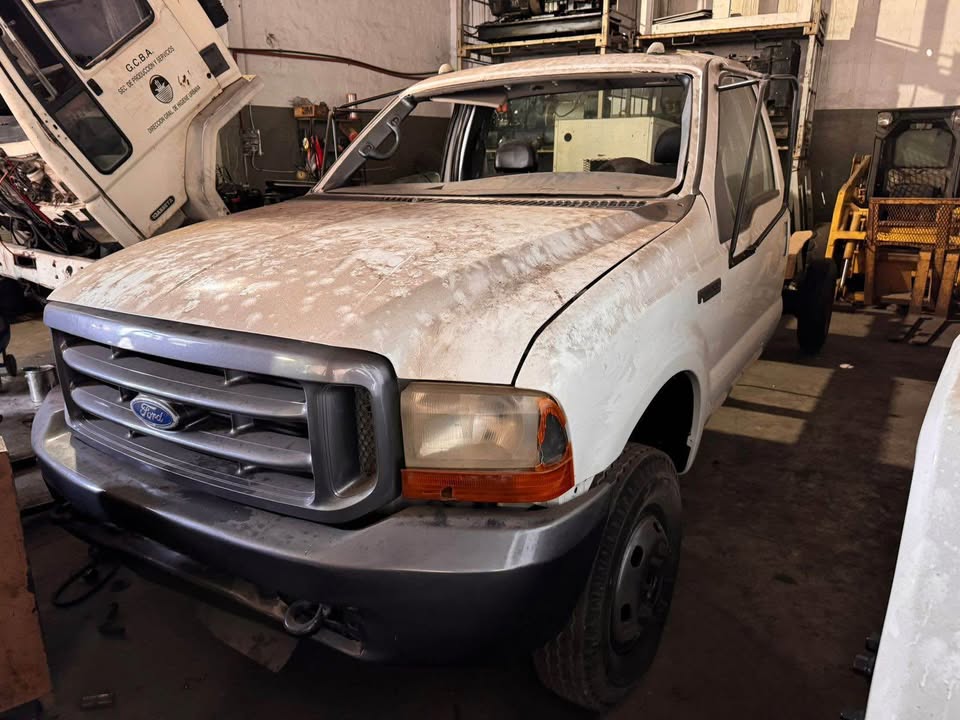 Ford 4000 con faltantes 