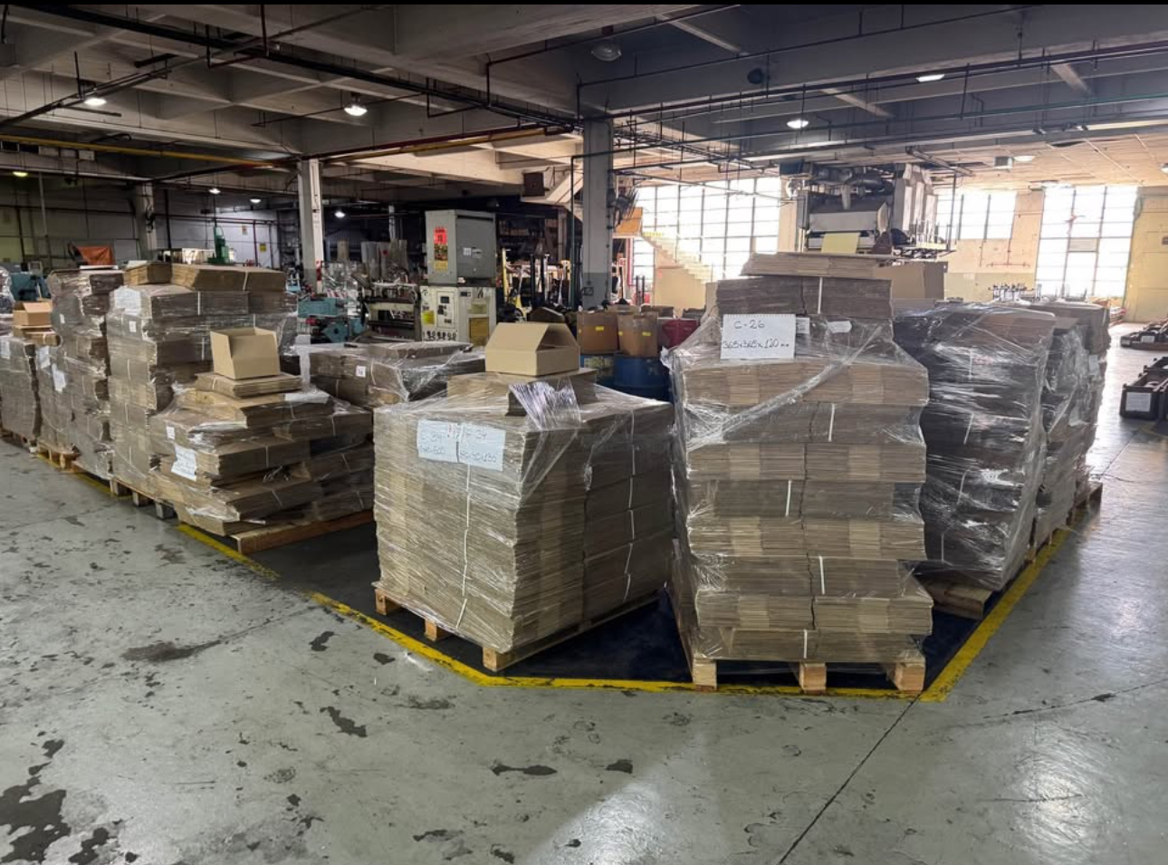 Lote de aproximadamente 6100 cajas de cartón de varias medidas 