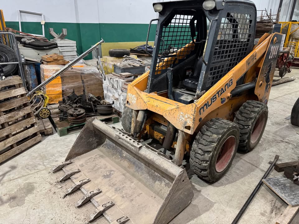 Mnipala Mustang 2013 con 2400hs 