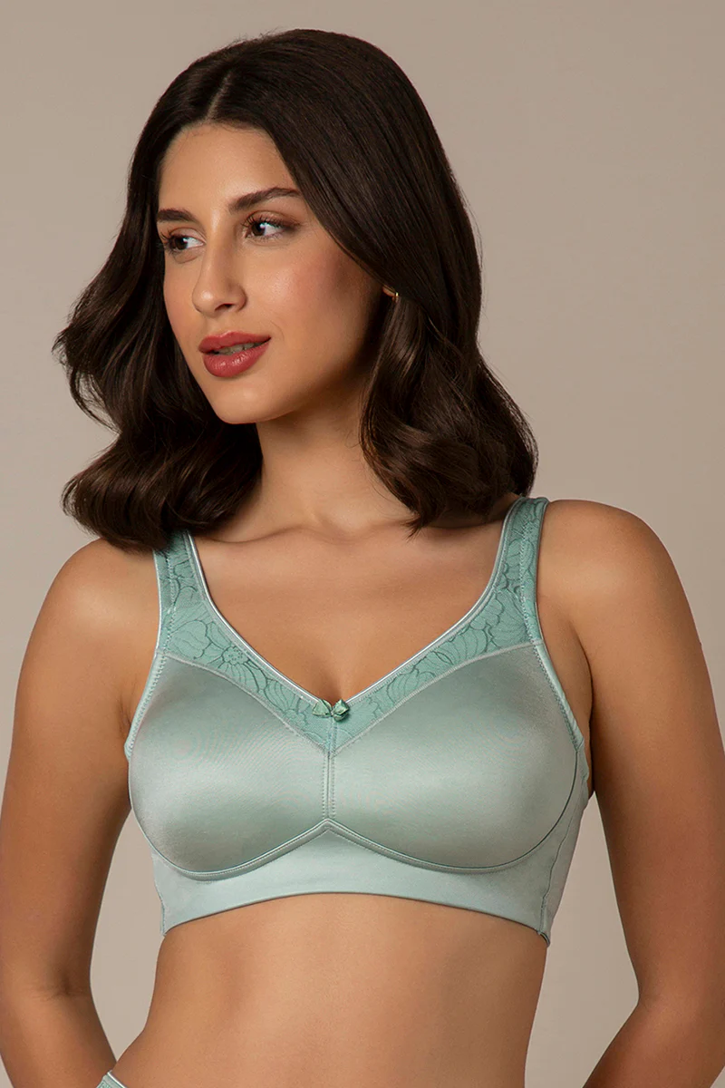  Amante. Elegant Support Non-padded & Non-wired Bra (1)