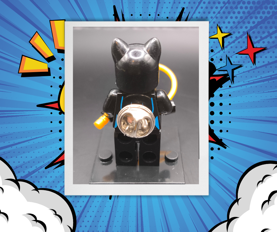 9 Tails - Figure brooch