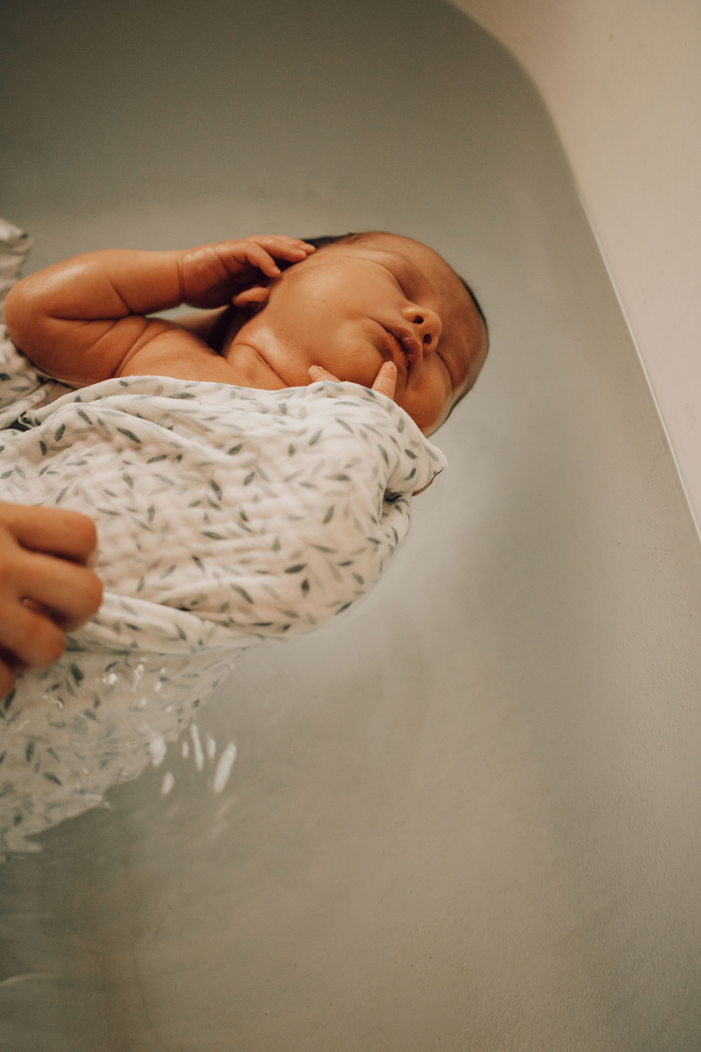 Bain bébé photographié par Alice Liloue