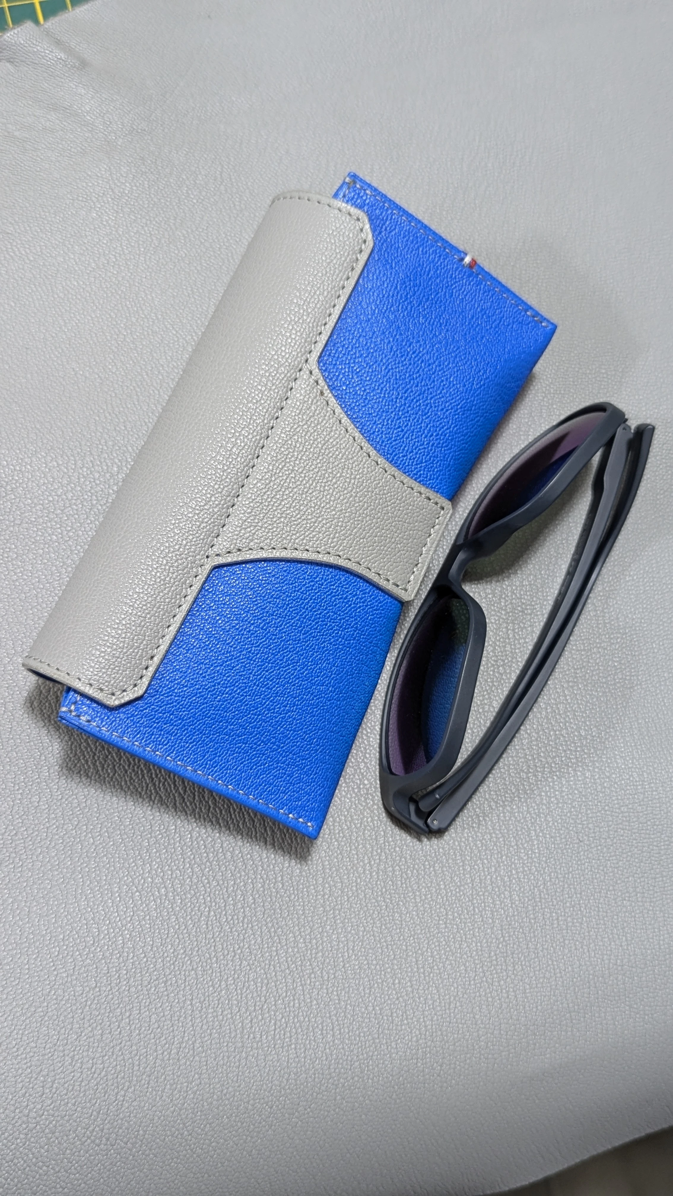 Etui à lunettes solaire