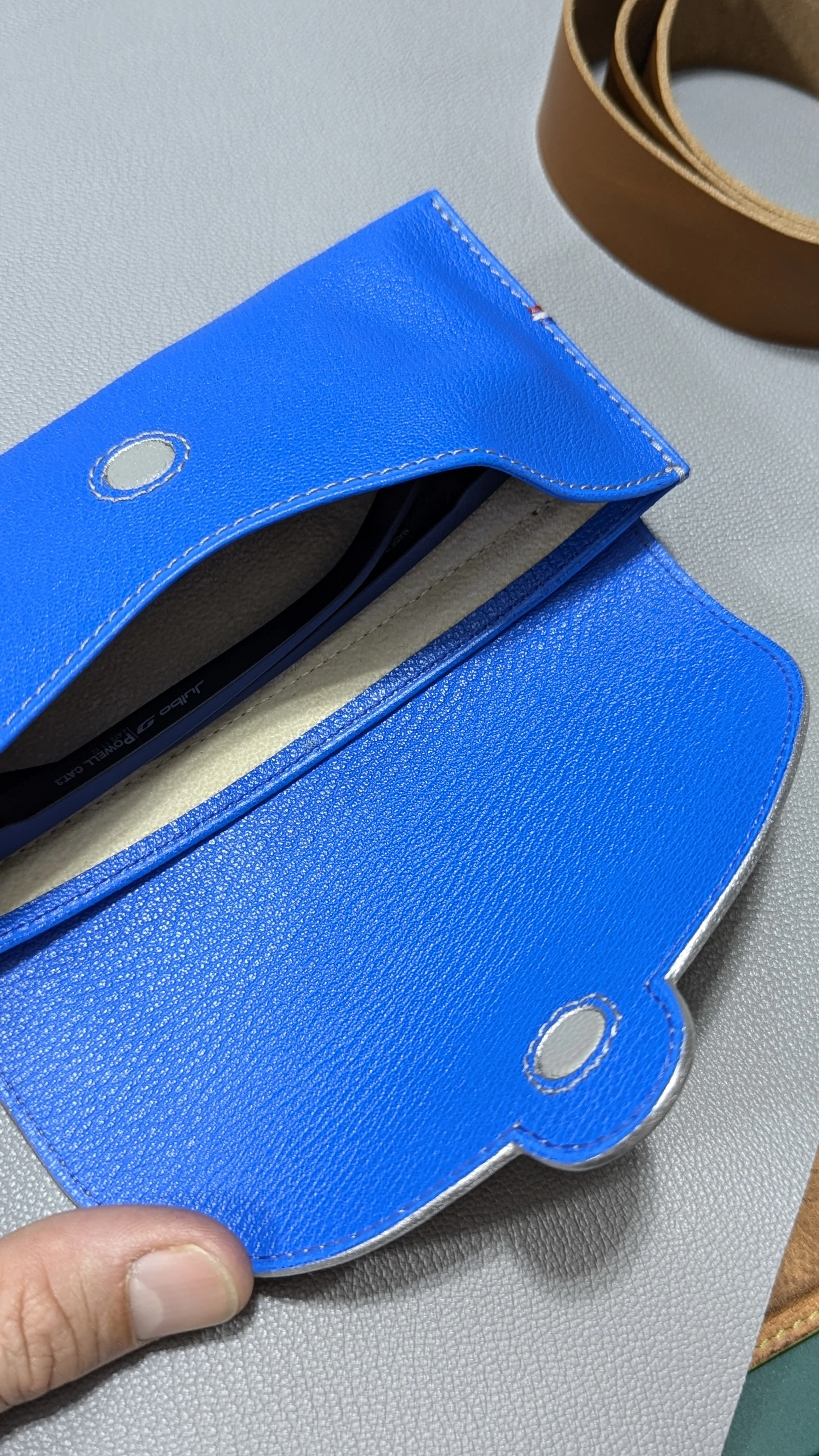 Etui à lunettes solaire