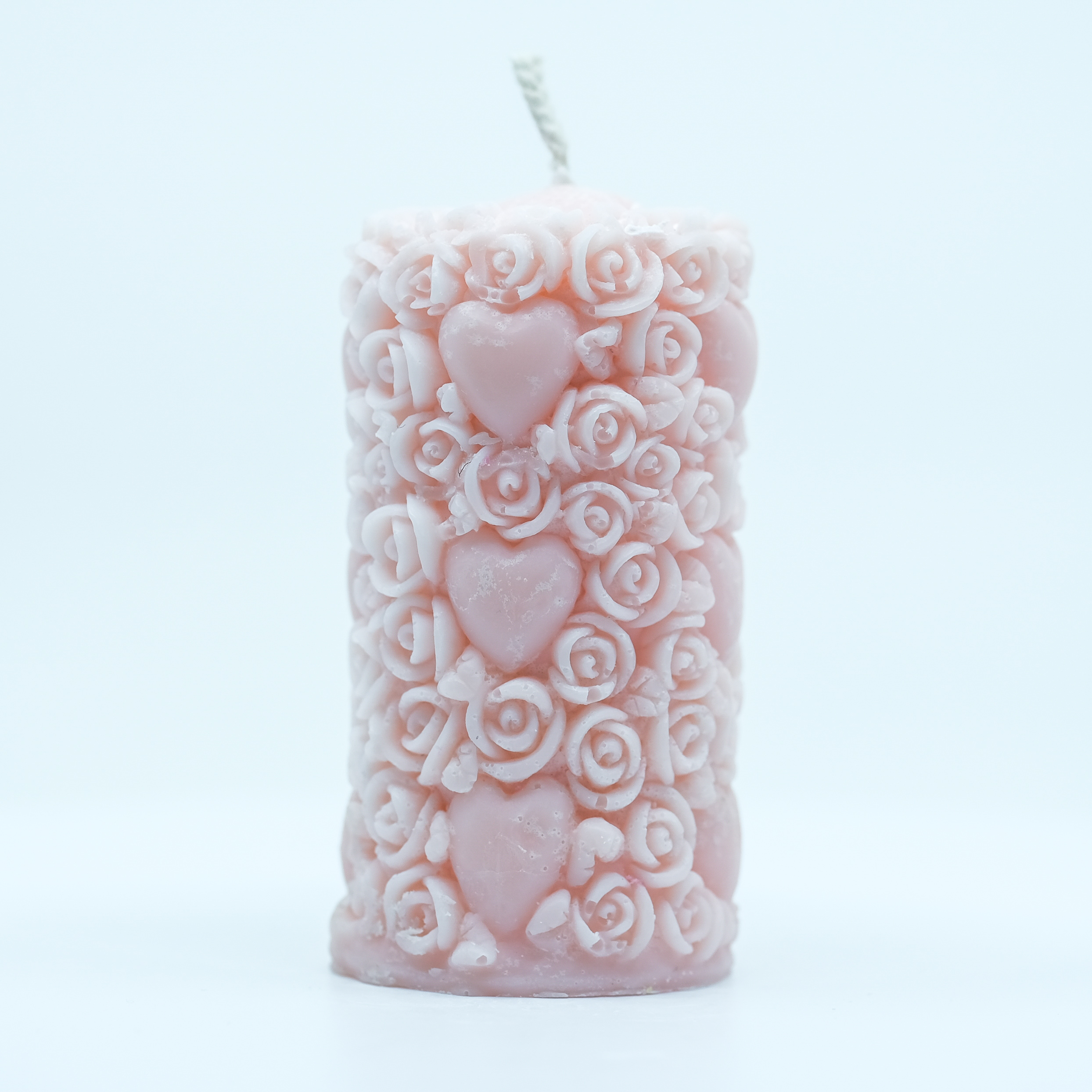 Žvakė - širdelių ir rožių stulpas