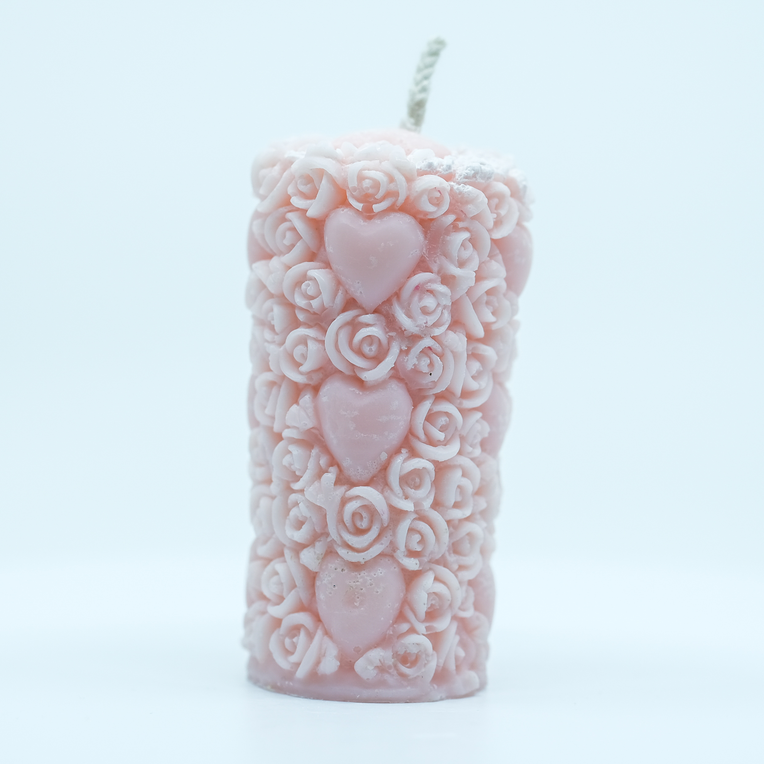 Žvakė - širdelių ir rožių stulpas