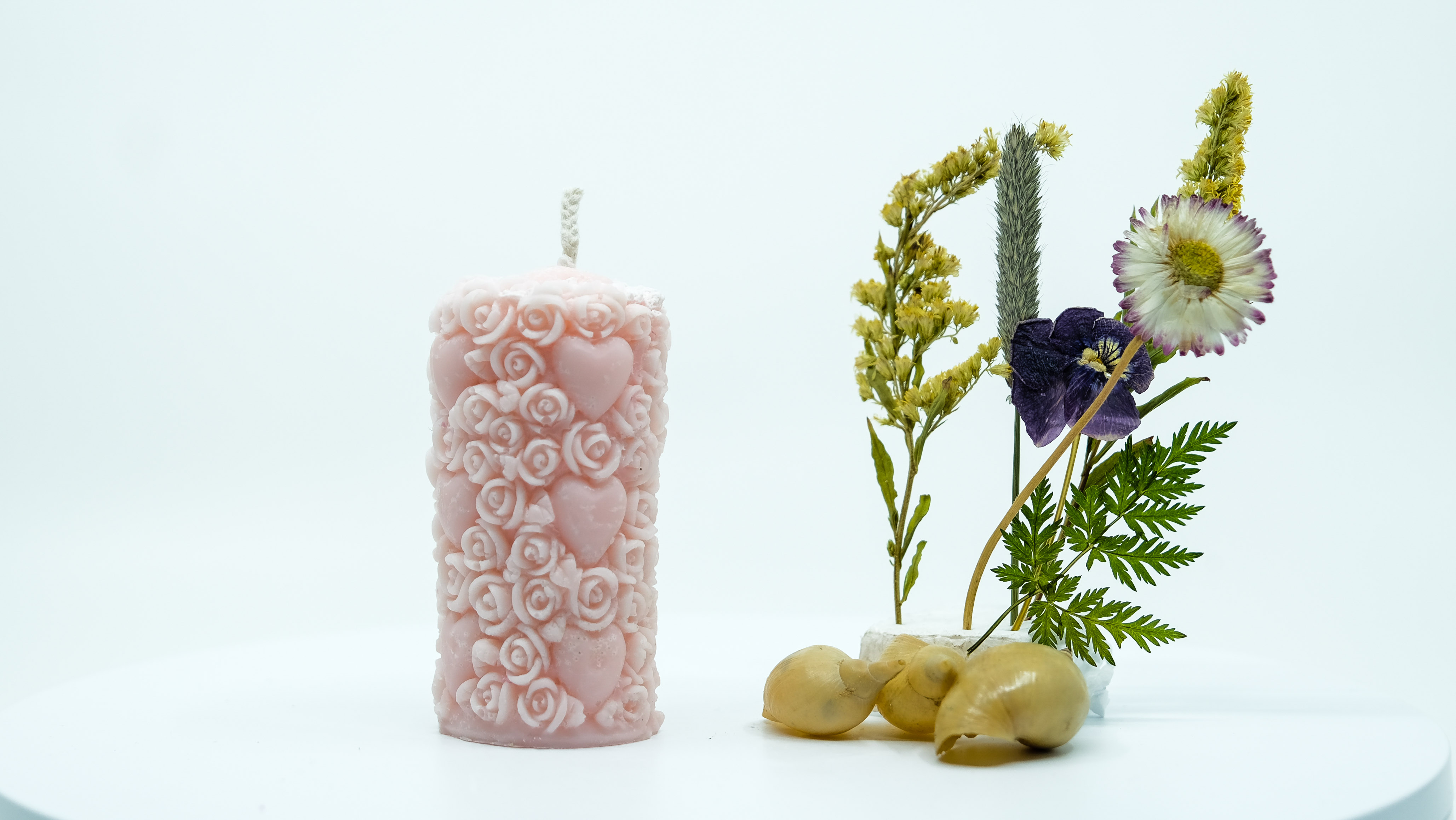 Žvakė - širdelių ir rožių stulpas