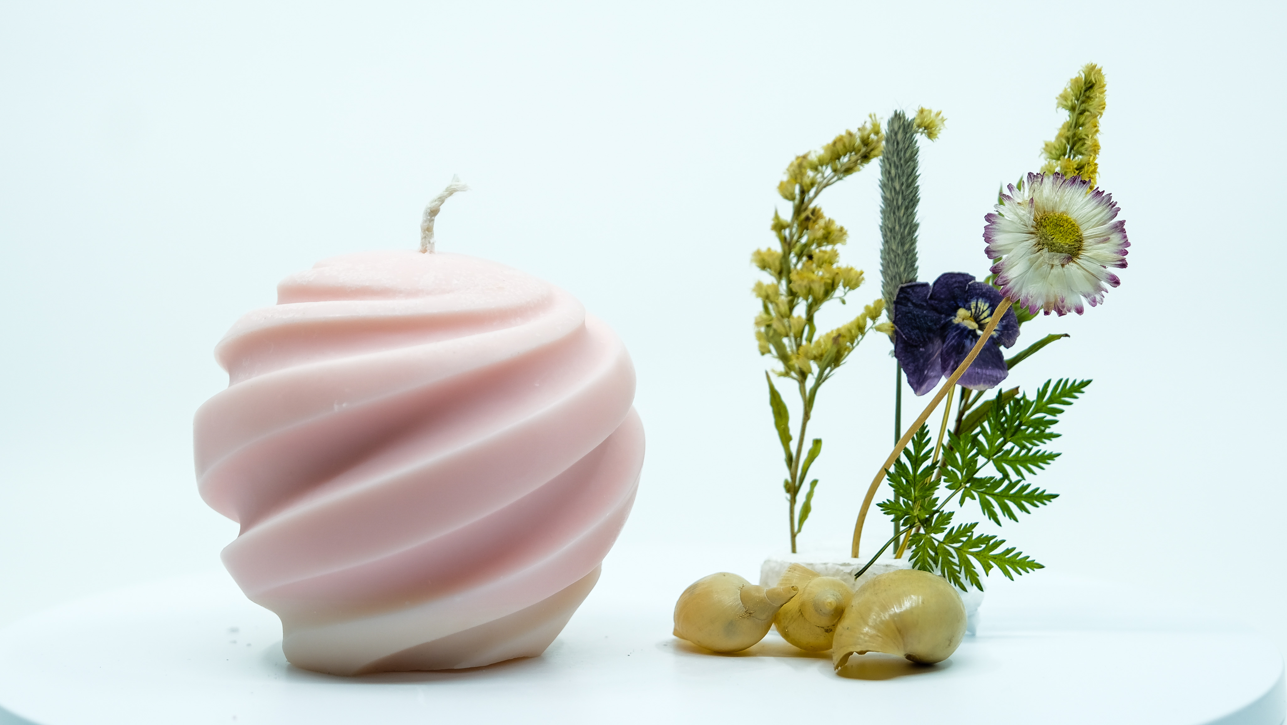 Žvakė - spiralės motyvas