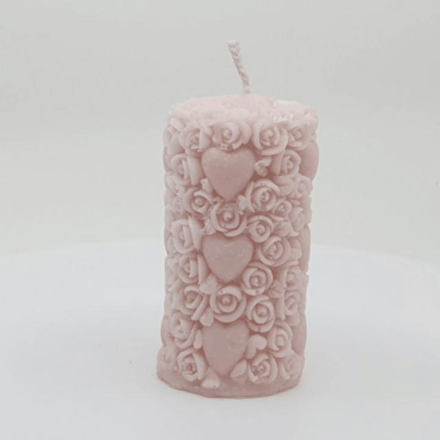 Žvakė - širdelių ir rožių stulpas