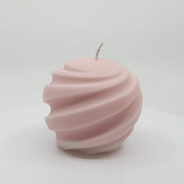 Žvakė - spiralės motyvas