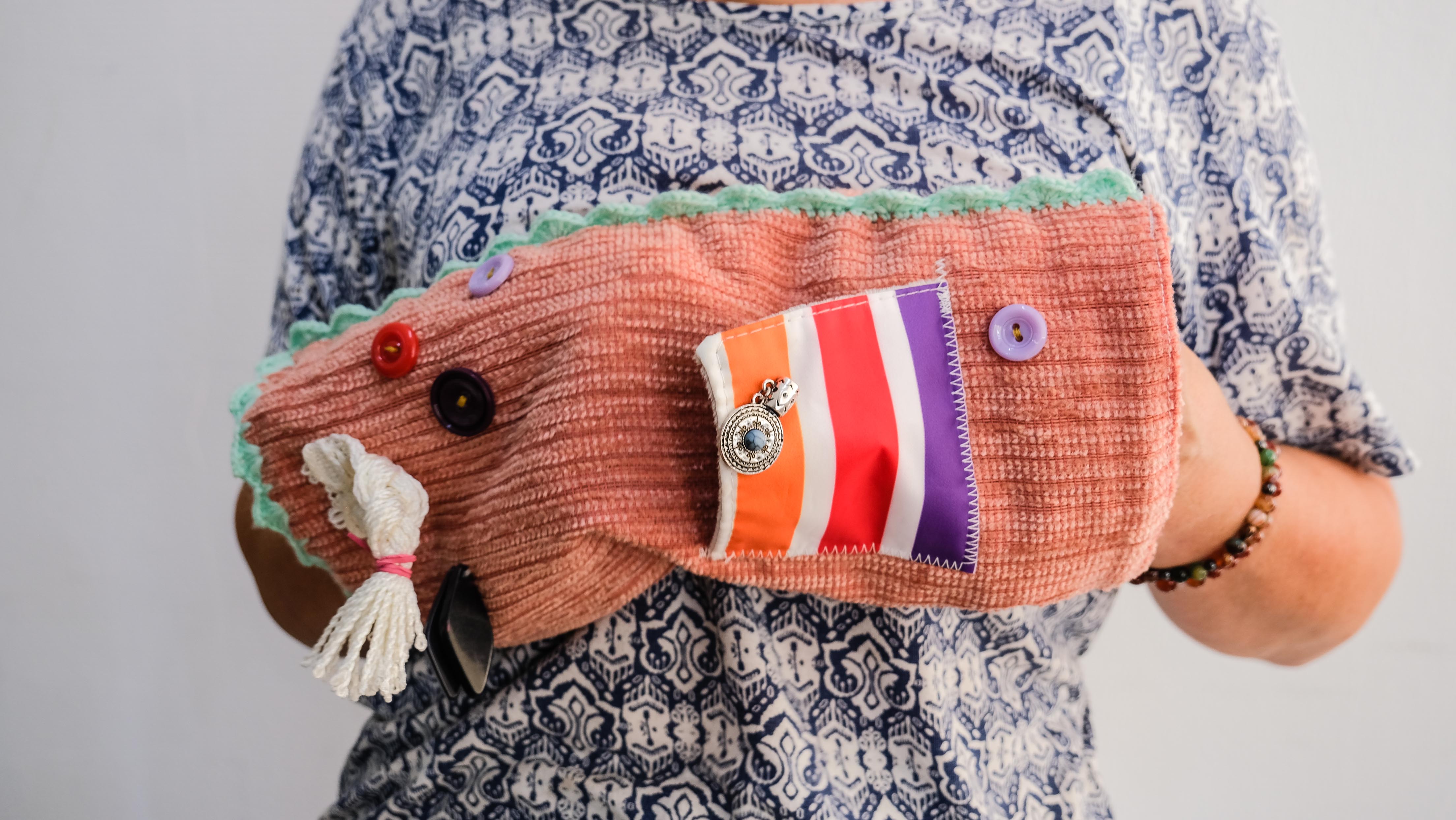 Rankovė - Demencija, Alzheimerio liga sergančių žmonių užimtumo priemonė