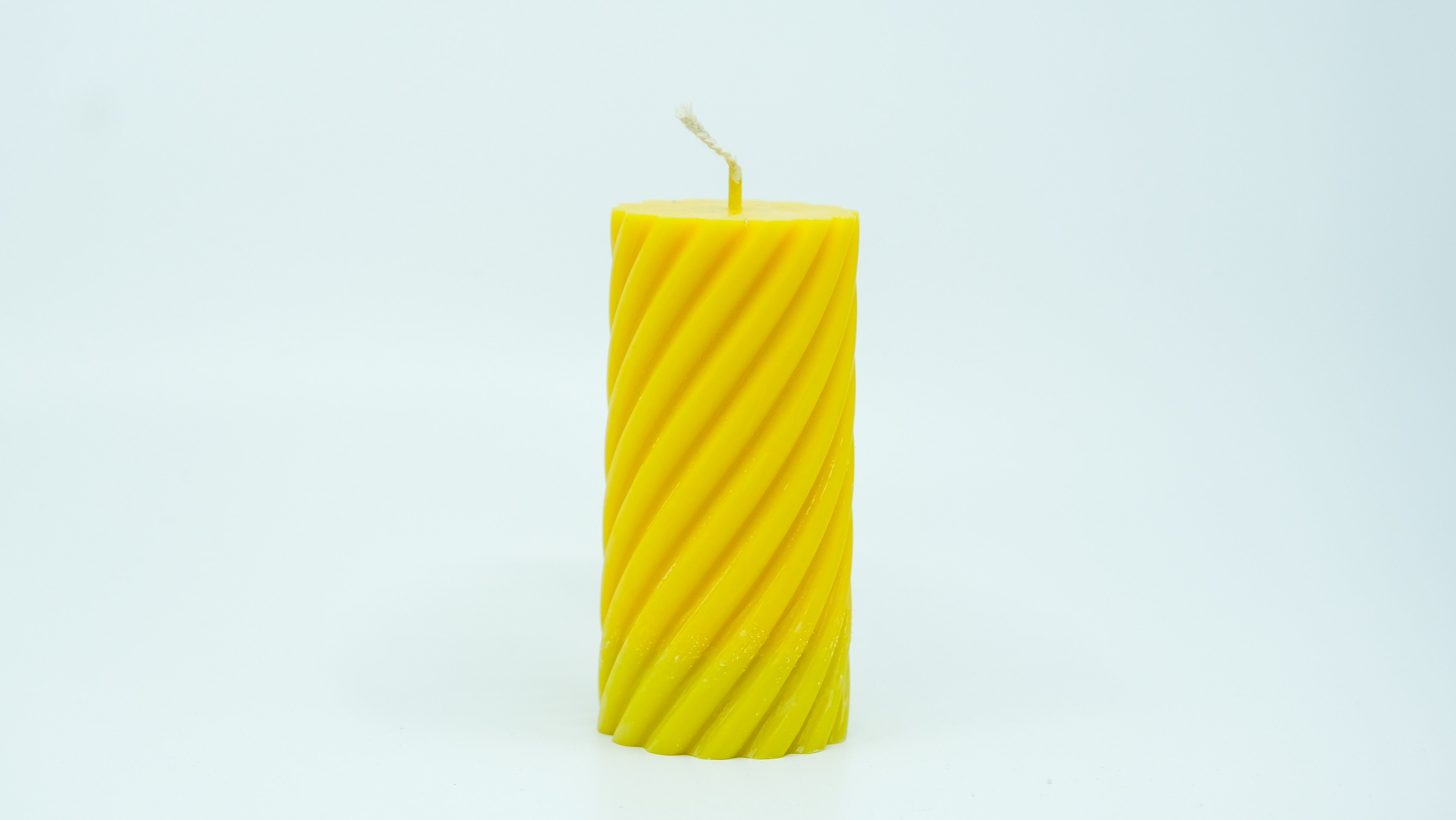 Žvakė su spiralės motyvu