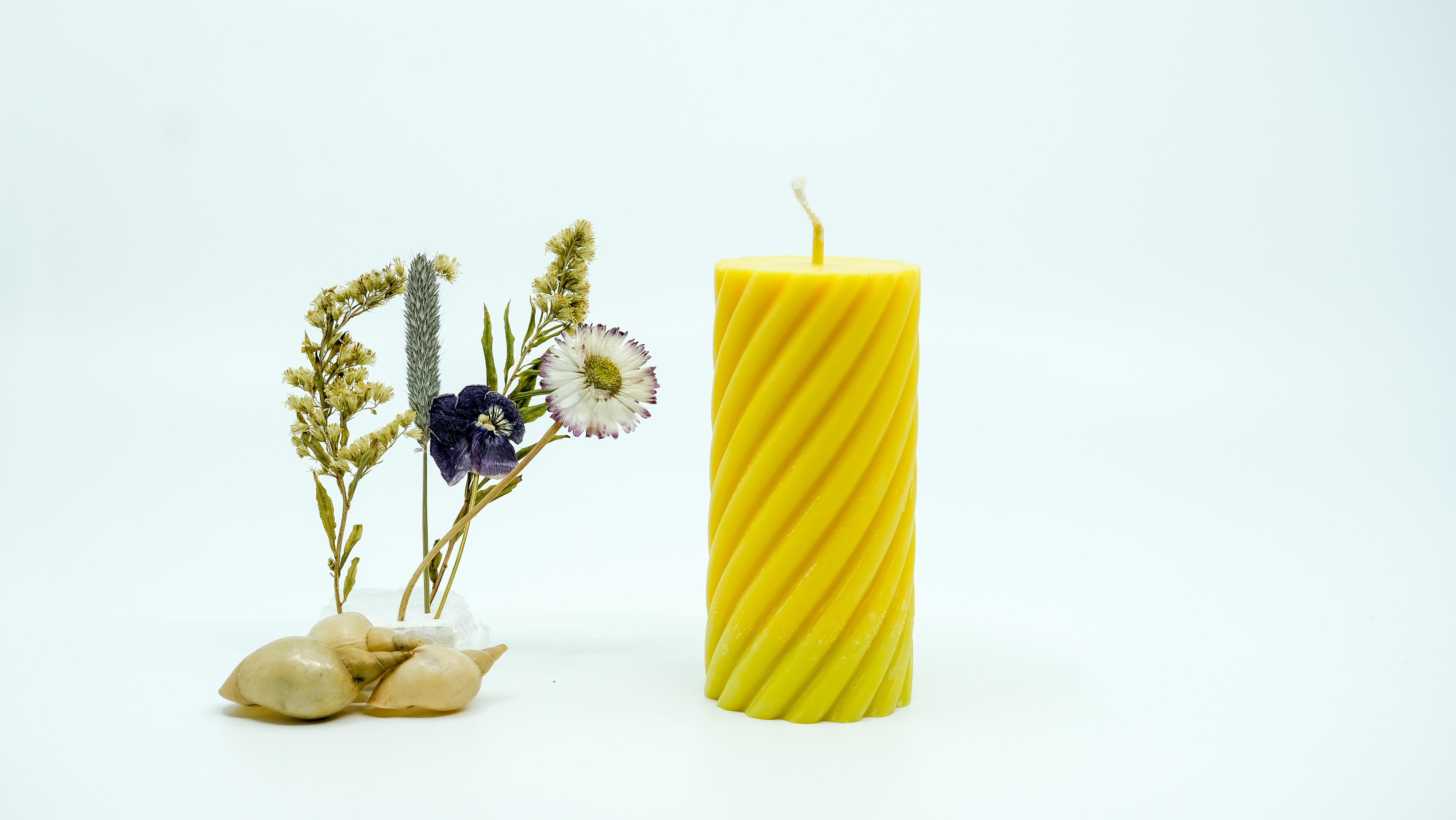 Žvakė su spiralės motyvu