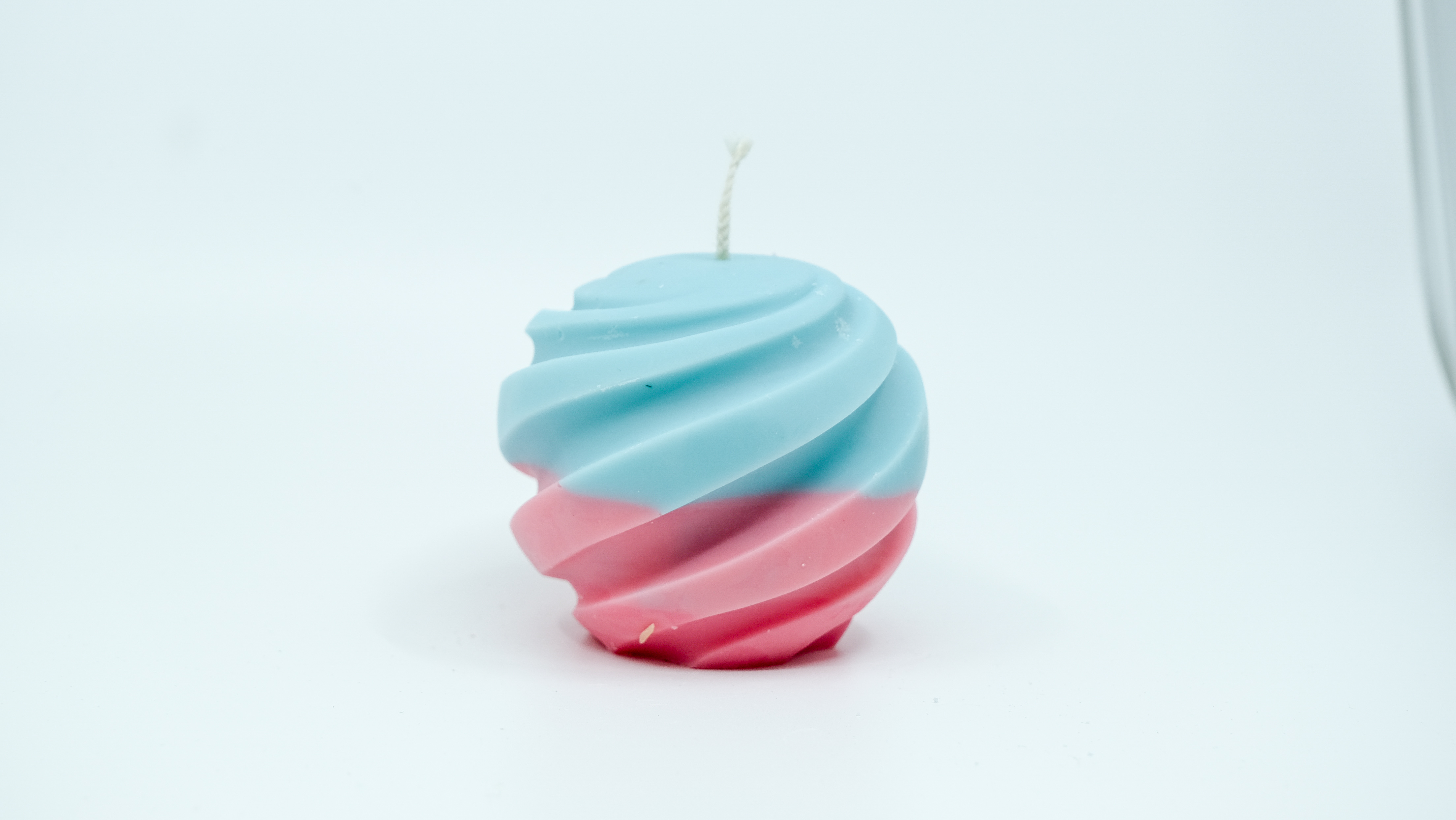 Žvakė - spiralės motyvas