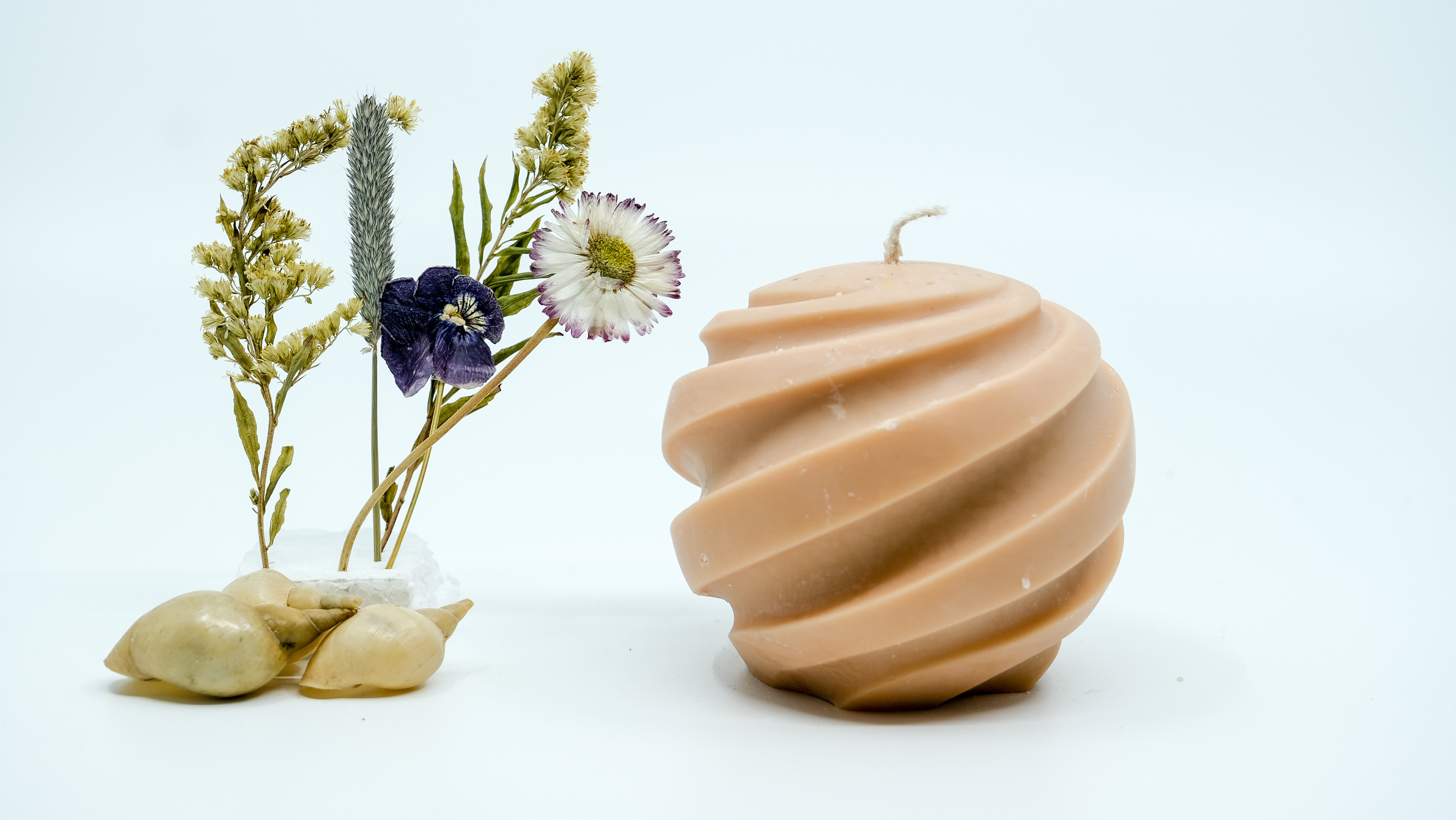 Žvakė - spiralės motyvas