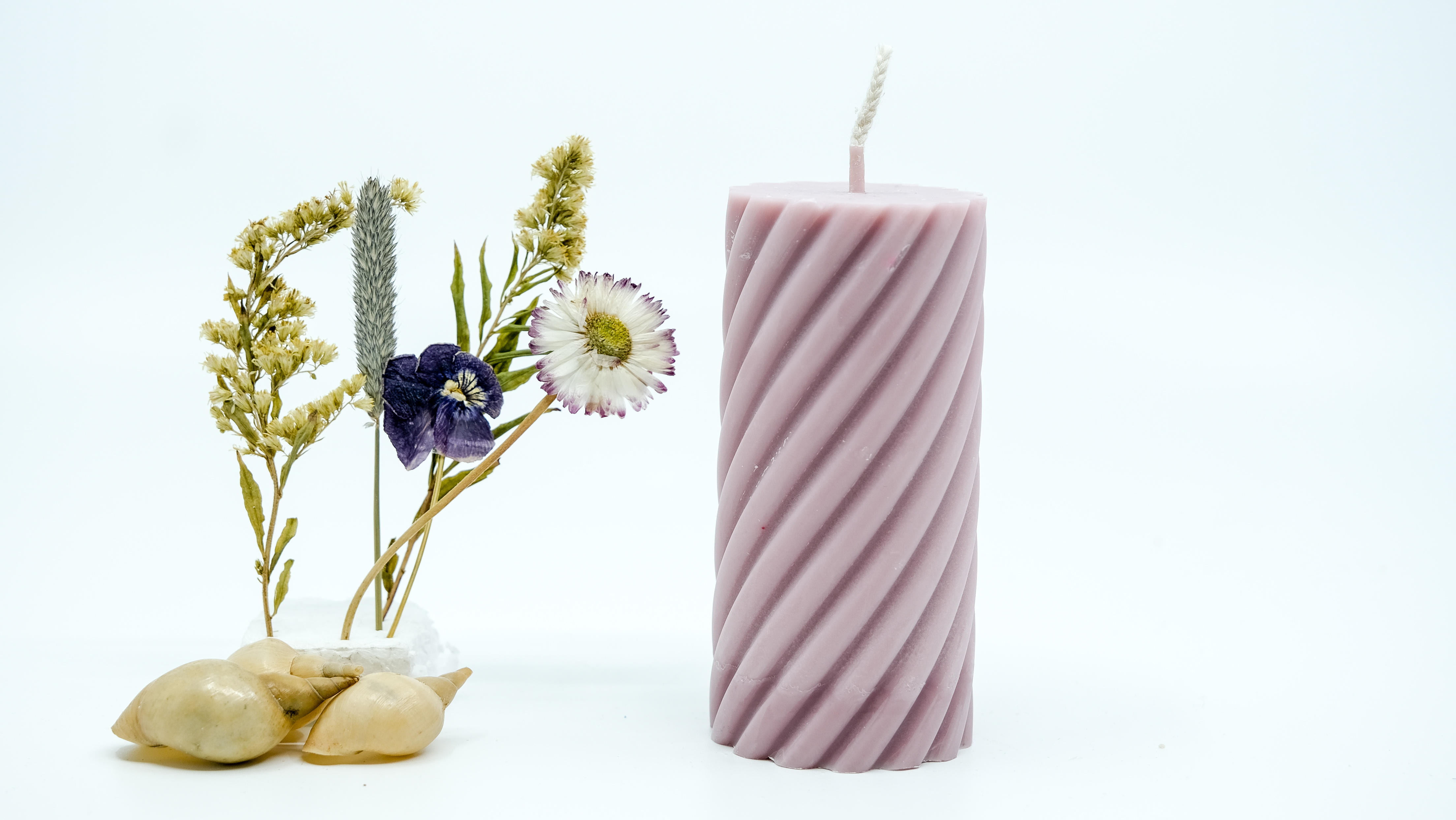 Žvakė su spiralės motyvu