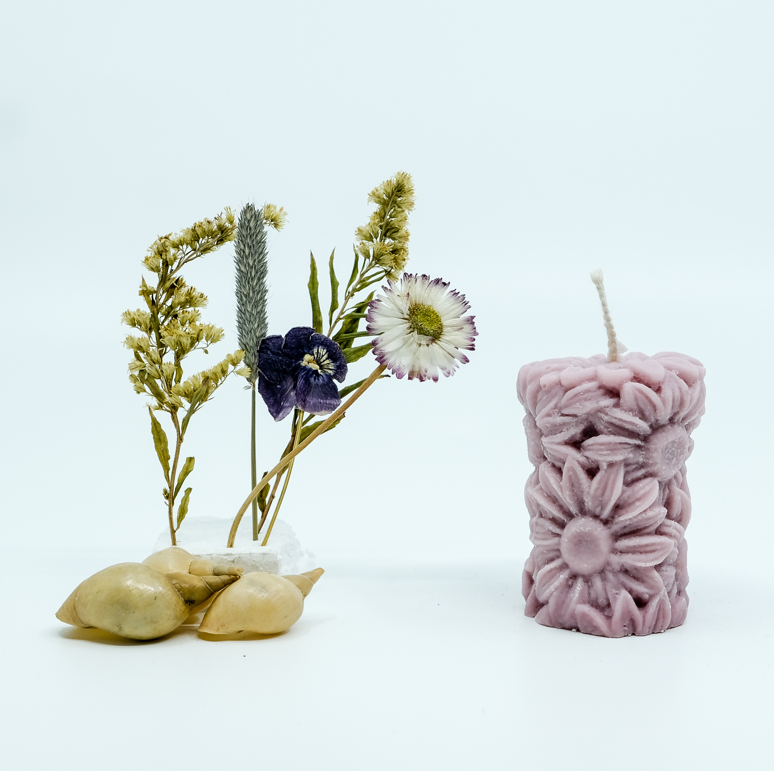 Žvakė - gėlių pintinėlė