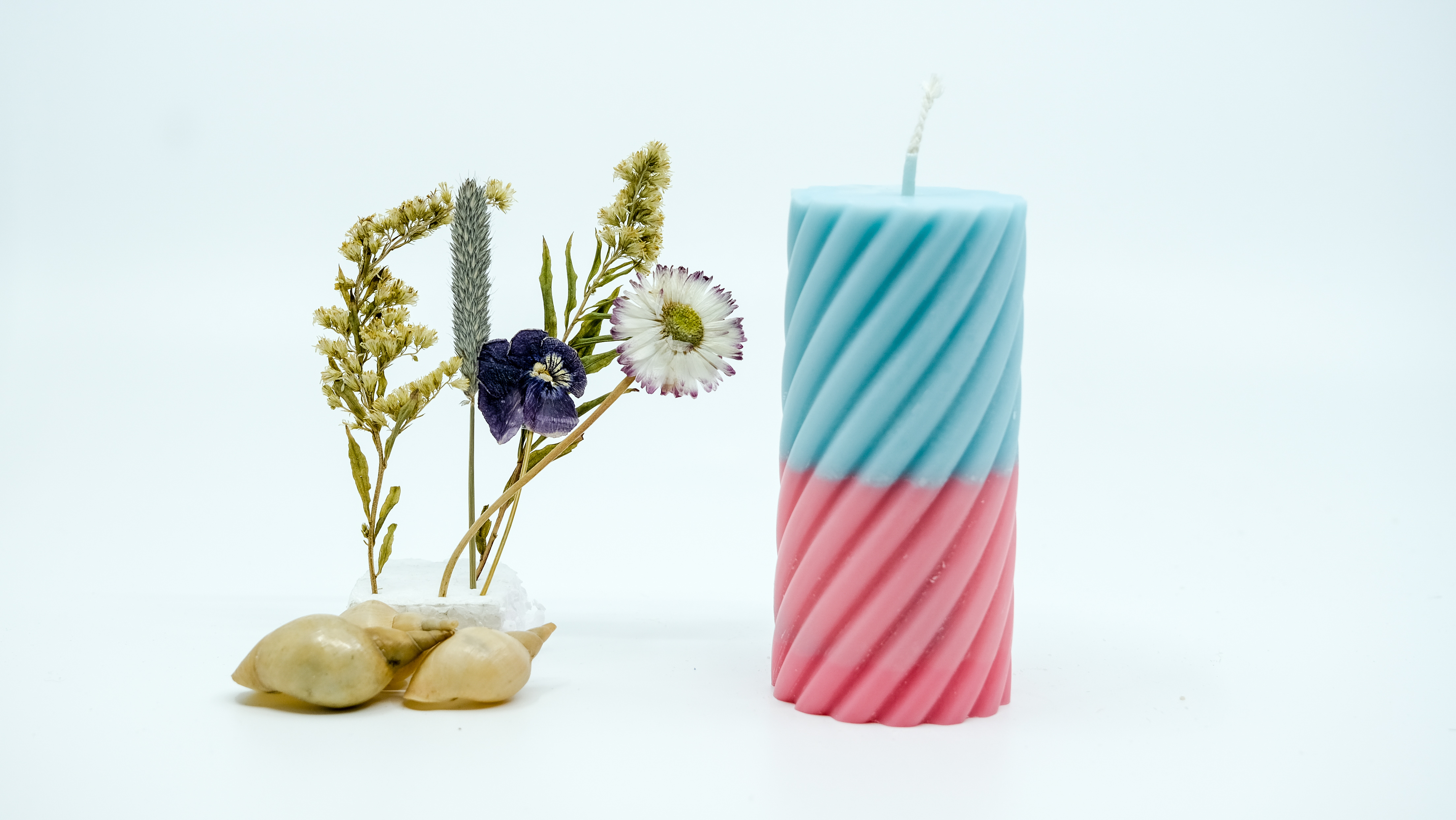 Žvakė su spiralės motyvu