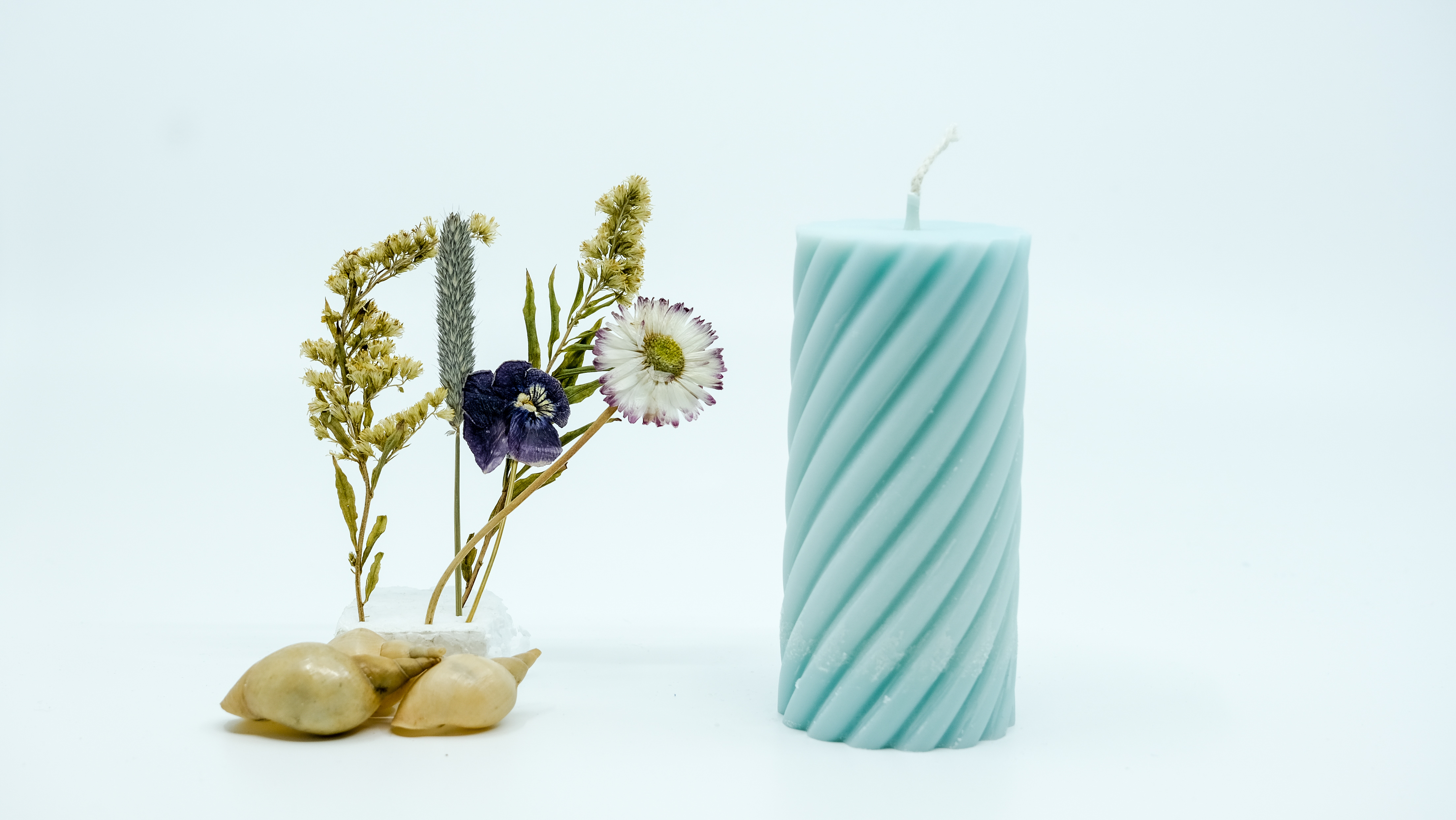 Žvakė su spiralės motyvu